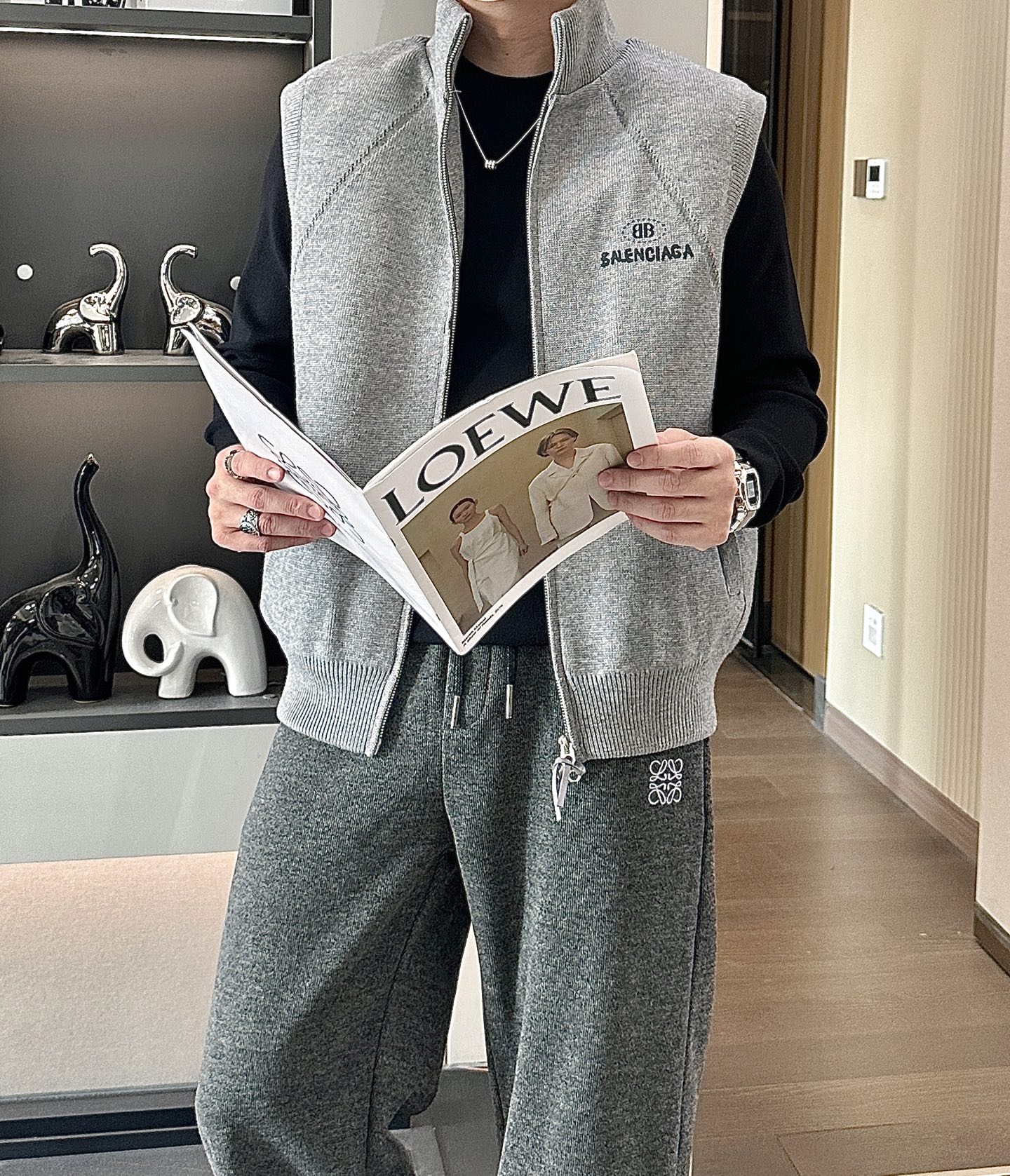 · 巴黎世家 2025FW羽绒马甲 潮人必备单品！高级定制 最高标准90绒，成分支持检测，一流保暖性能。