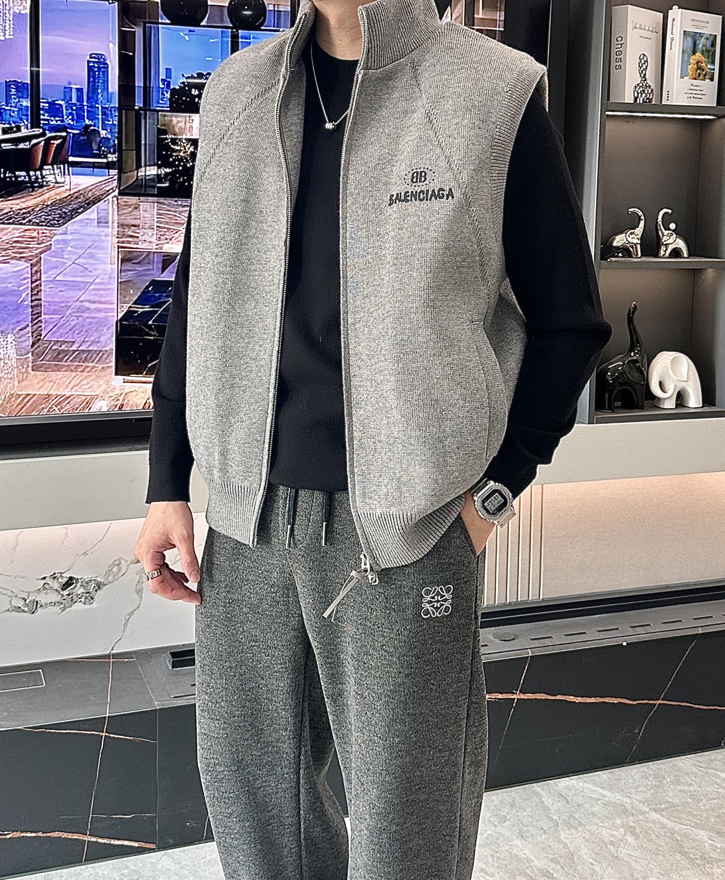 · 巴黎世家 2025FW羽绒马甲 潮人必备单品！高级定制 最高标准90绒，成分支持检测，一流保暖性能。