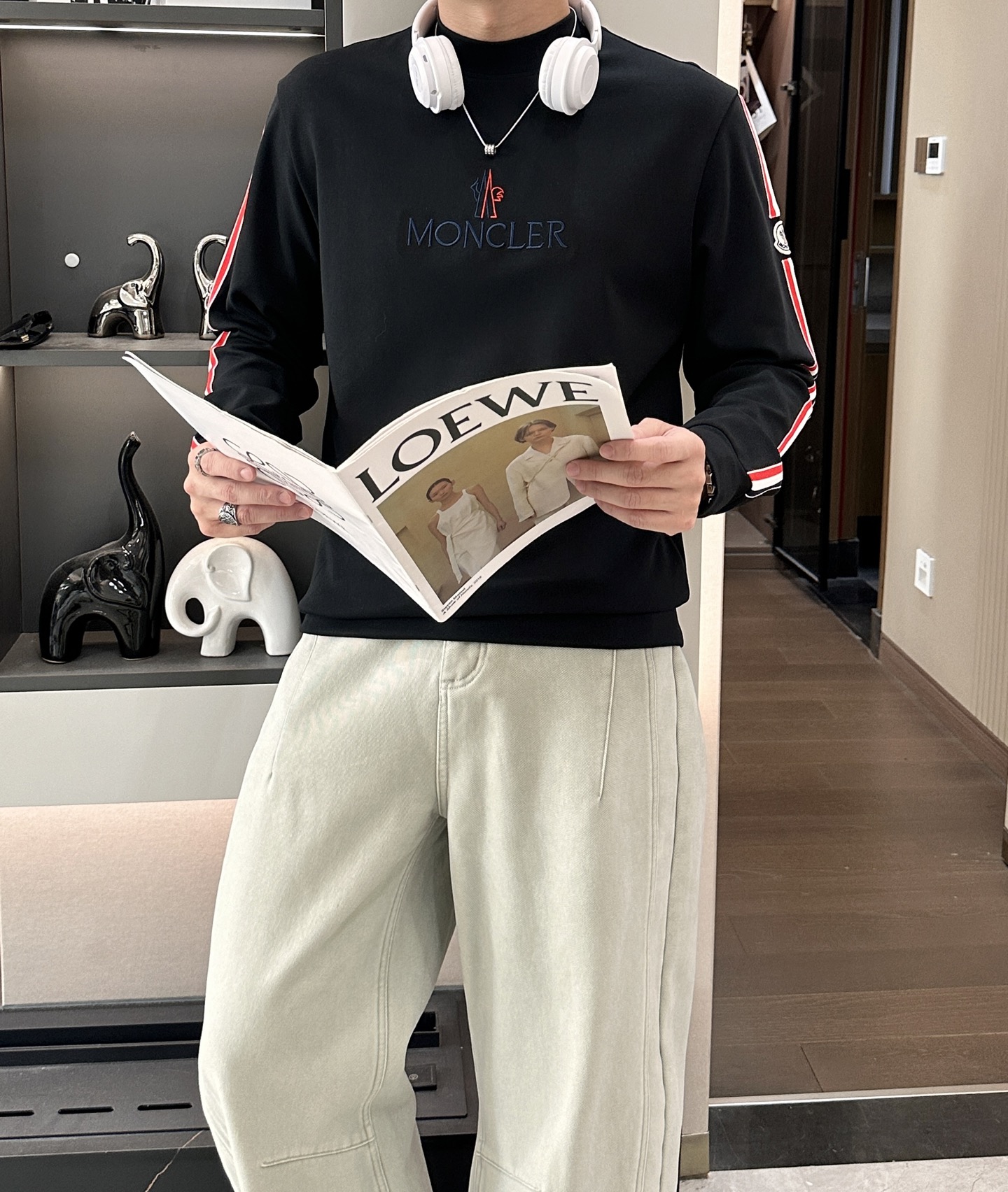 NO:655471,Mengkou autumn and winter new long sleeves, customized fabrics, unique craftsmanship logo, excellent comfort and breathability, soft, anti-wrinkle, elasticity and excellent drape. Whether worn alone or layered, they are very handsome. Pursuing luxury, noble and elegant style, creating extraordinary men's taste, the visual effect is very good, extremely high-grade, simple and fashionable, a must-have choice for leisure and business!  Size M-3XL,,Moncler,alexander wang19860909蒙口 秋冬新款长袖,定制面料,独特工艺logo,舒适性与透气性兼优,柔软抗皱弹性和垂性极佳,无论是单穿或是内搭都是帅气十足,追求奢华高贵优雅风范,打造不凡男士品味,视觉效果非常赞,档次极高,简约时尚,休闲商务必备之选！ 码数M-3XL,,Moncler,alexander wang,Men's clothing