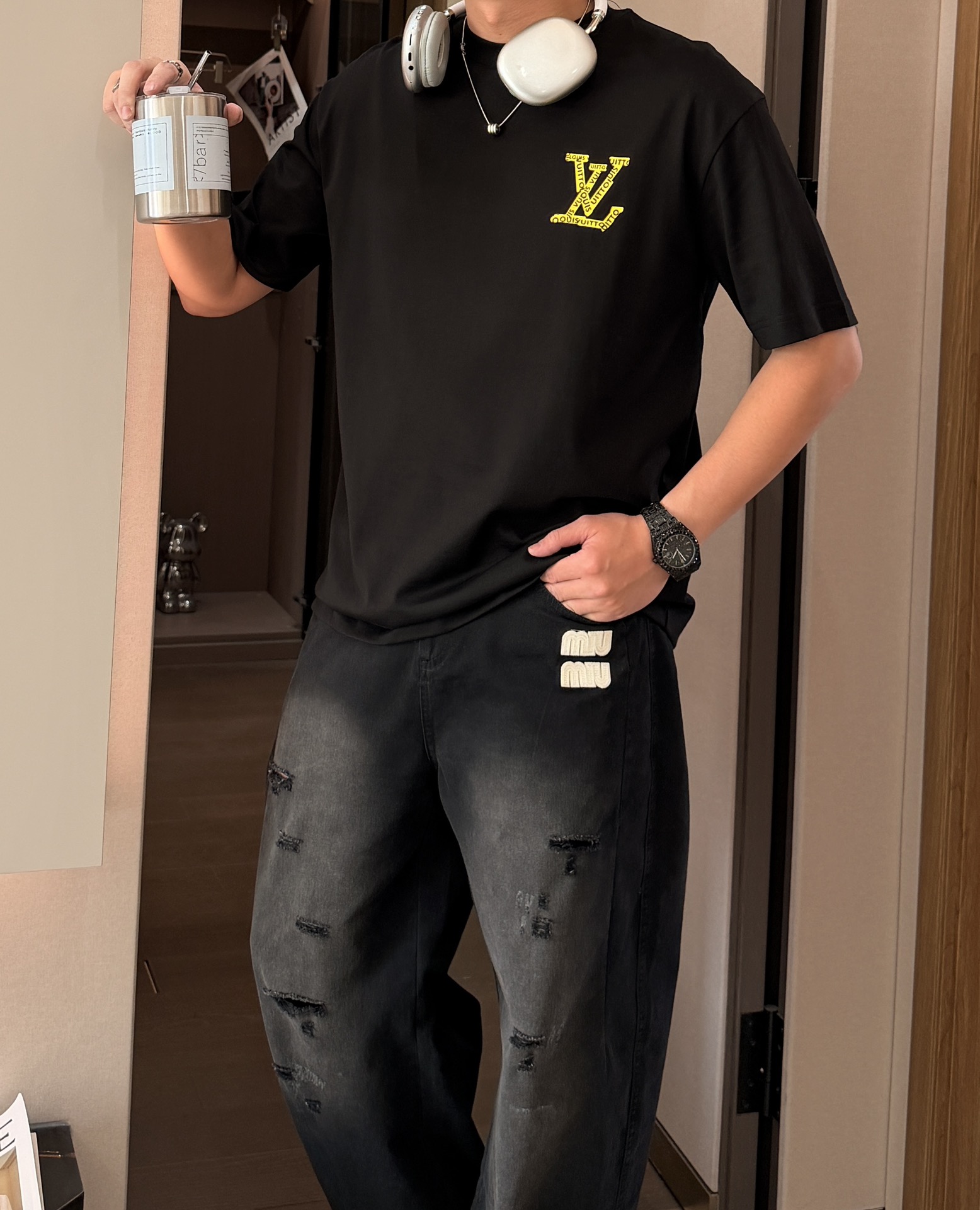 · Lv 2026春夏新款首发专柜最新款短袖圆领T恤 高端订制 设计前卫时尚！品牌logo重工艺设计 高