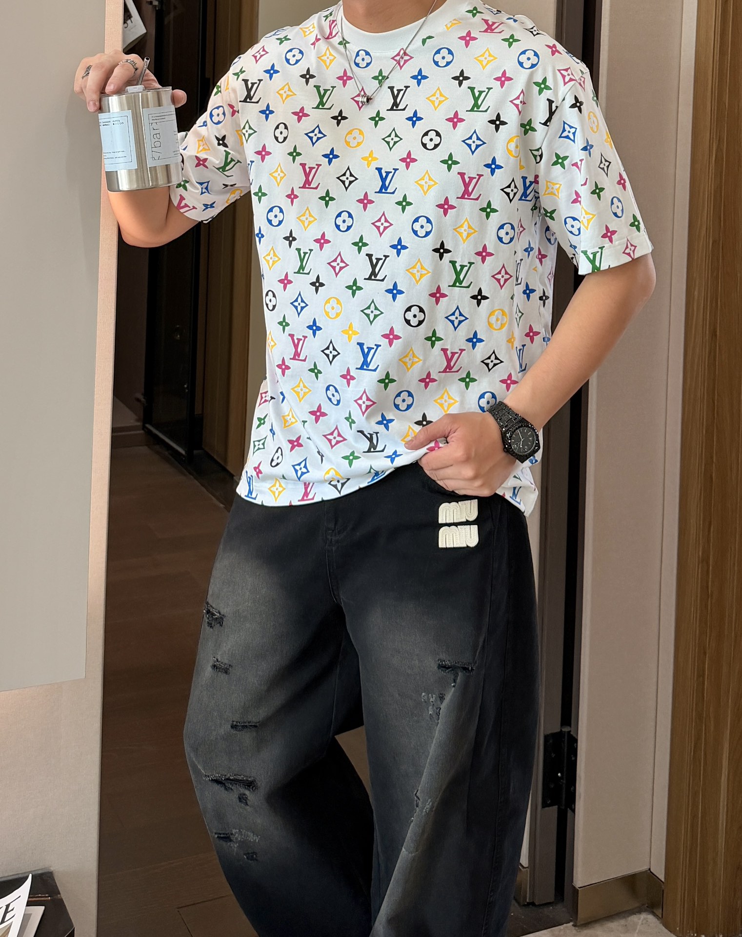 · Lv 2026春夏新款首发专柜最新款短袖圆领T恤 高端订制 设计前卫时尚！品牌logo重工艺设计 高