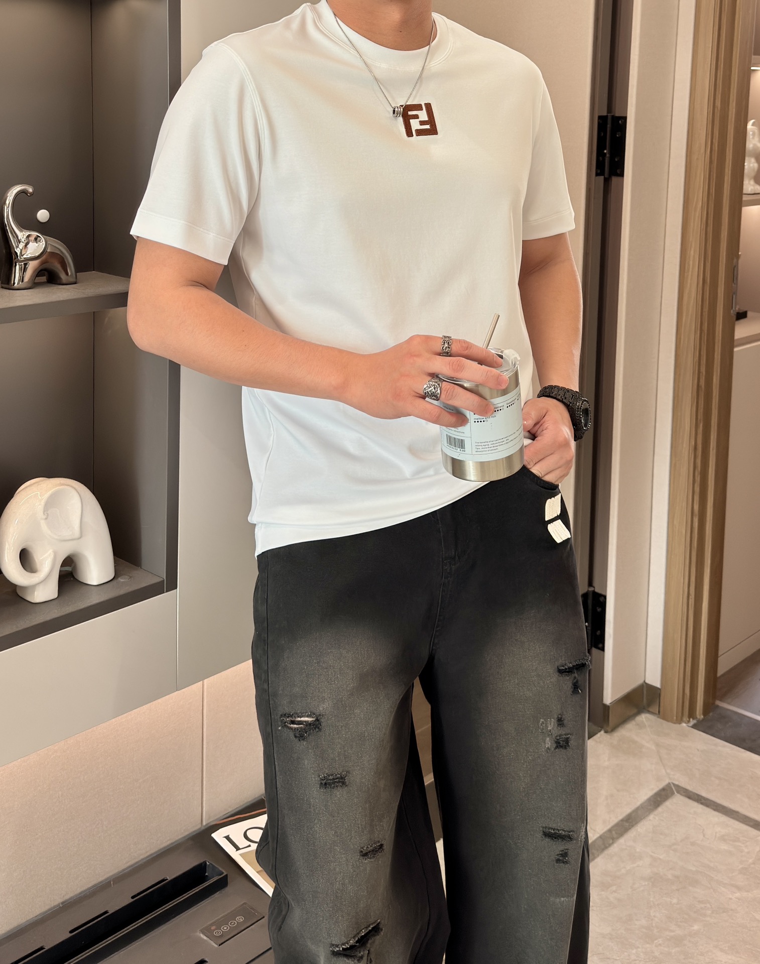 · FD 2026春夏新款首发专柜最新款短袖圆领T恤 高端订制 设计前卫时尚！品牌logo重工艺设计 高