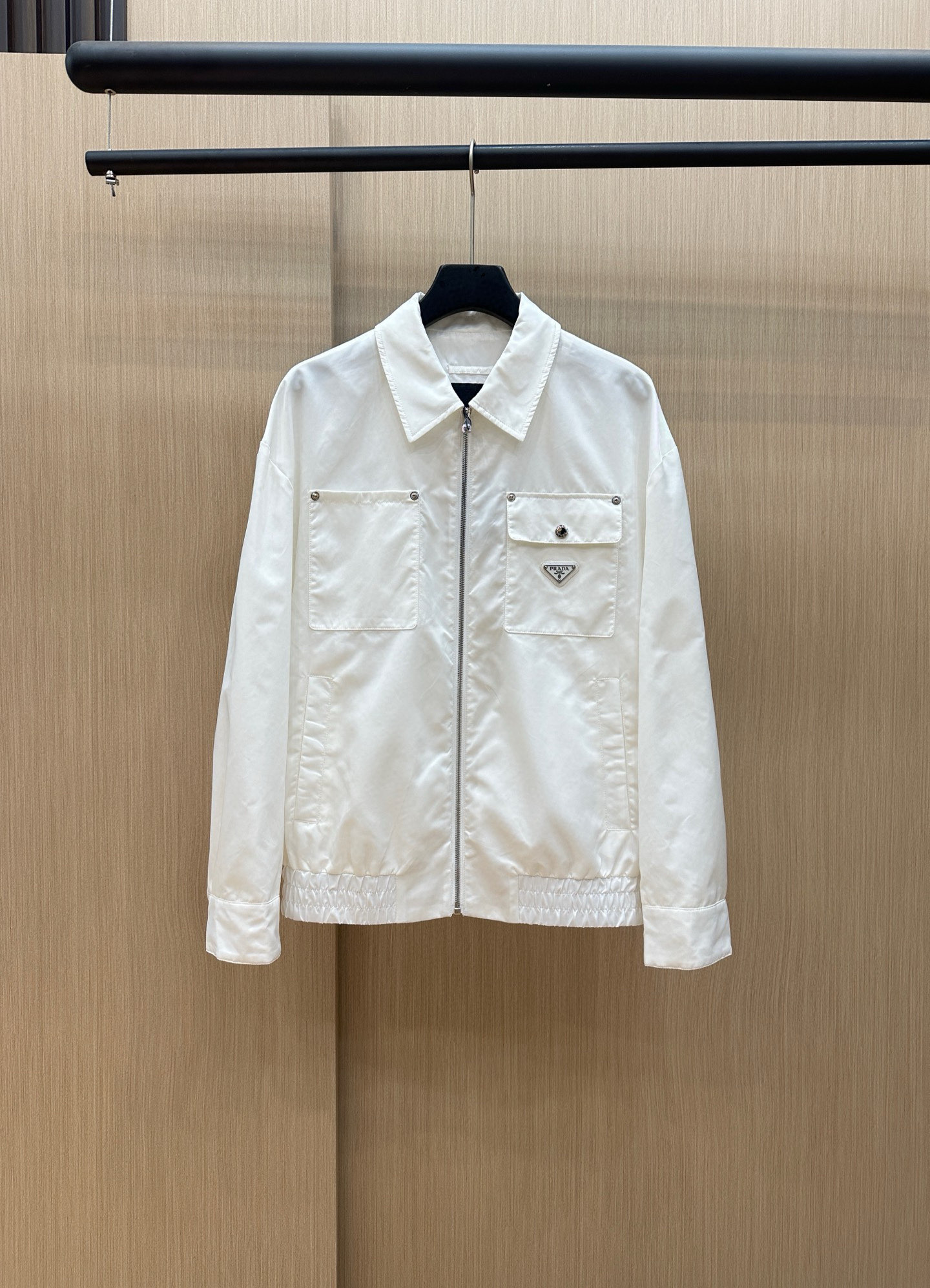 NO:862279,PRADA** 2026 latest fashion designer jacket. Every detail shows craftsmanship, and the design changes are enough high-end structural tailoring to show the diverse image changes of men. It is slim and neat, and tailored to meet the current popular multi-layered outfits and versatile styles for life!  Size 48-56,,,prada,jackets & coats,jackets & coats,19860909PRADA** 2026最新款时尚设计师款夹克外套.处处细节显工艺足够的高级结构性剪裁的设计改变来展现男士多样的形象变化,修身利落、剪裁合体,满足时下正流行的多层次穿搭,生活百搭款式！ 码数48-56,,,prada,jackets & coats,jackets & coats,,Men's clothing