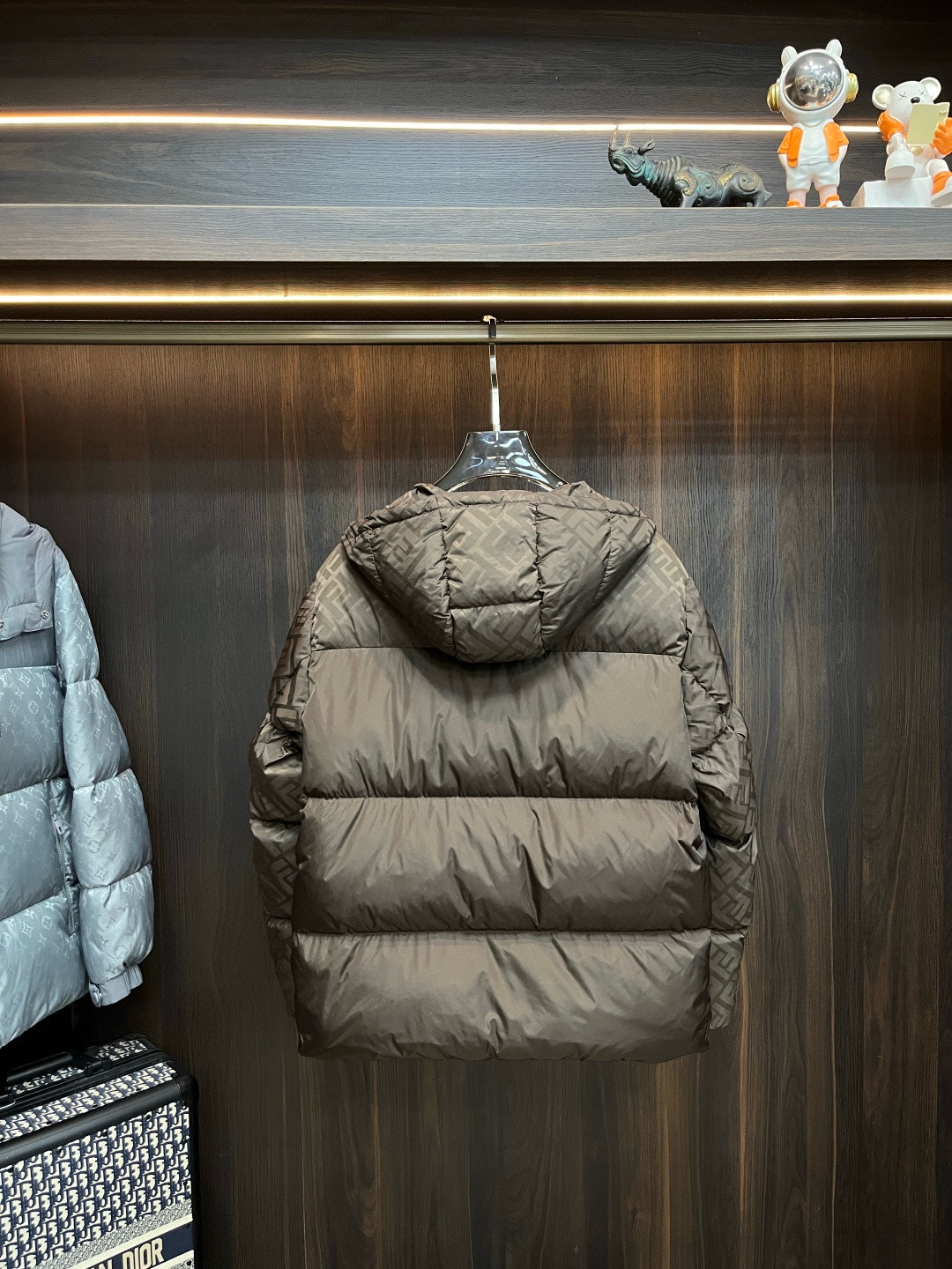 Fendi** 2025秋冬最新款时尚设计师款羽绒外套❤️芬迪连帽羽绒服，冬季顶级爆款款轻奢羽绒服，爆款