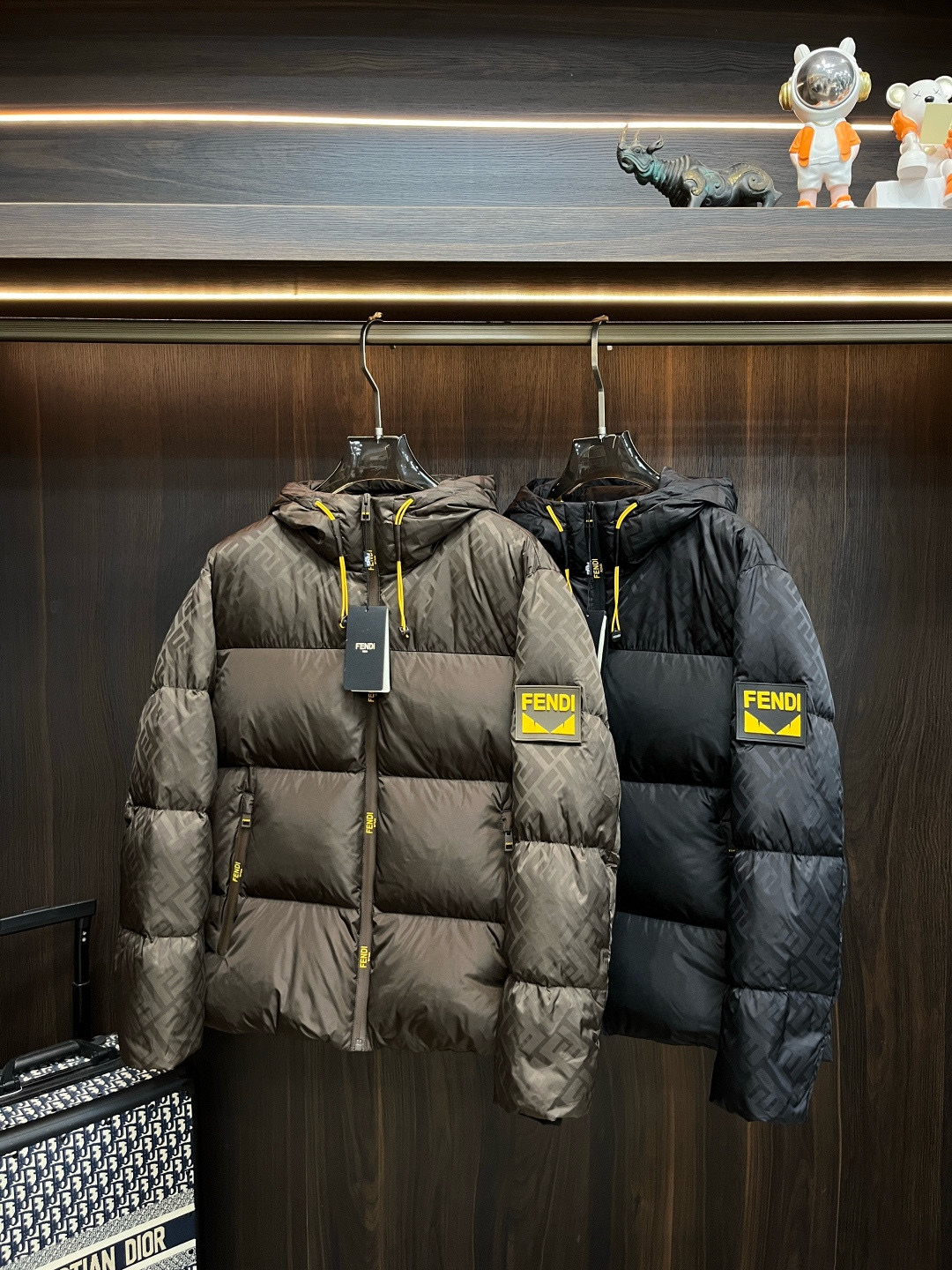 Fendi** 2025秋冬最新款时尚设计师款羽绒外套❤️芬迪连帽羽绒服，冬季顶级爆款款轻奢羽绒服，爆款