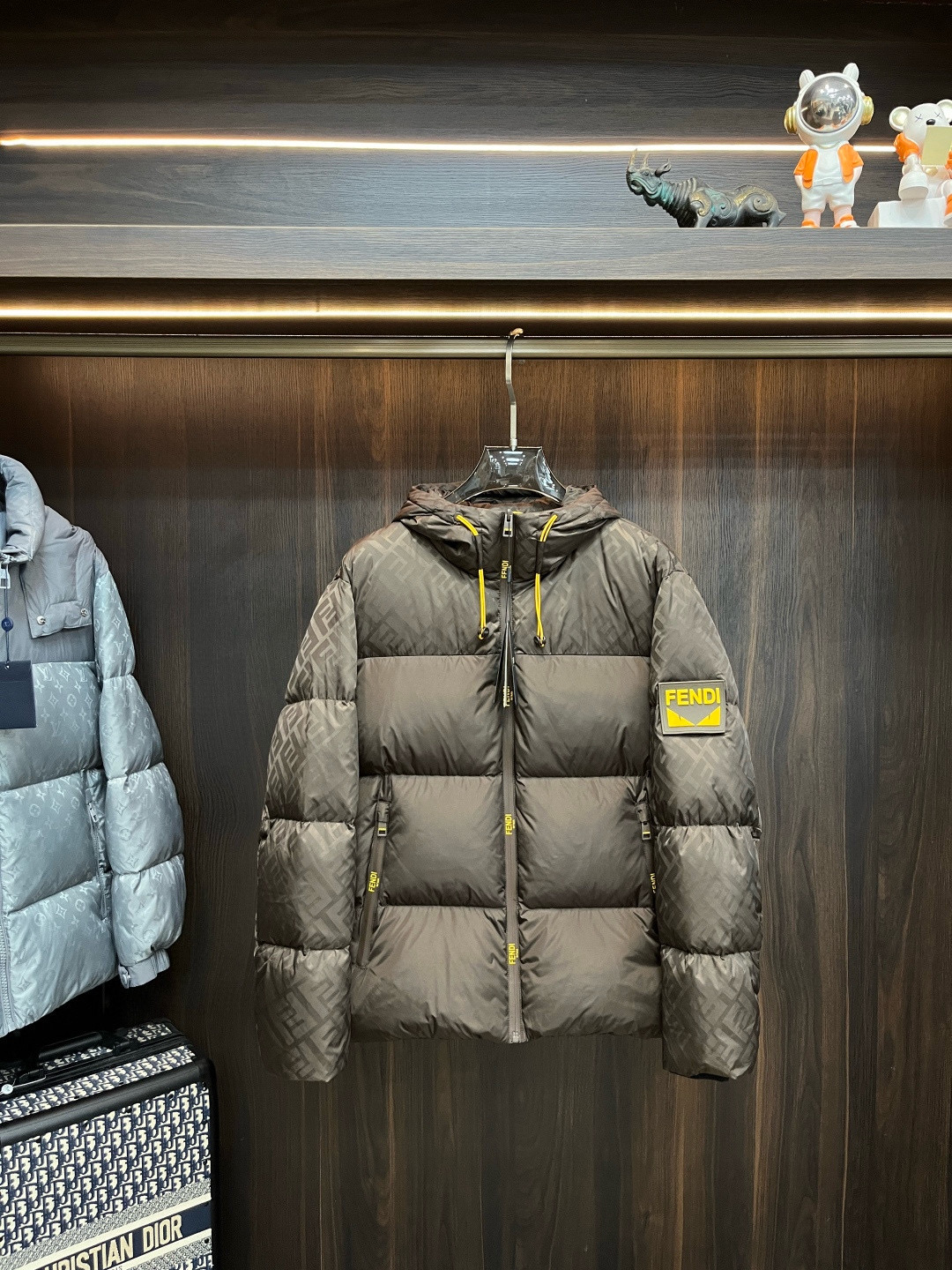 Fendi** 2025秋冬最新款时尚设计师款羽绒外套❤️芬迪连帽羽绒服，冬季顶级爆款款轻奢羽绒服，爆款