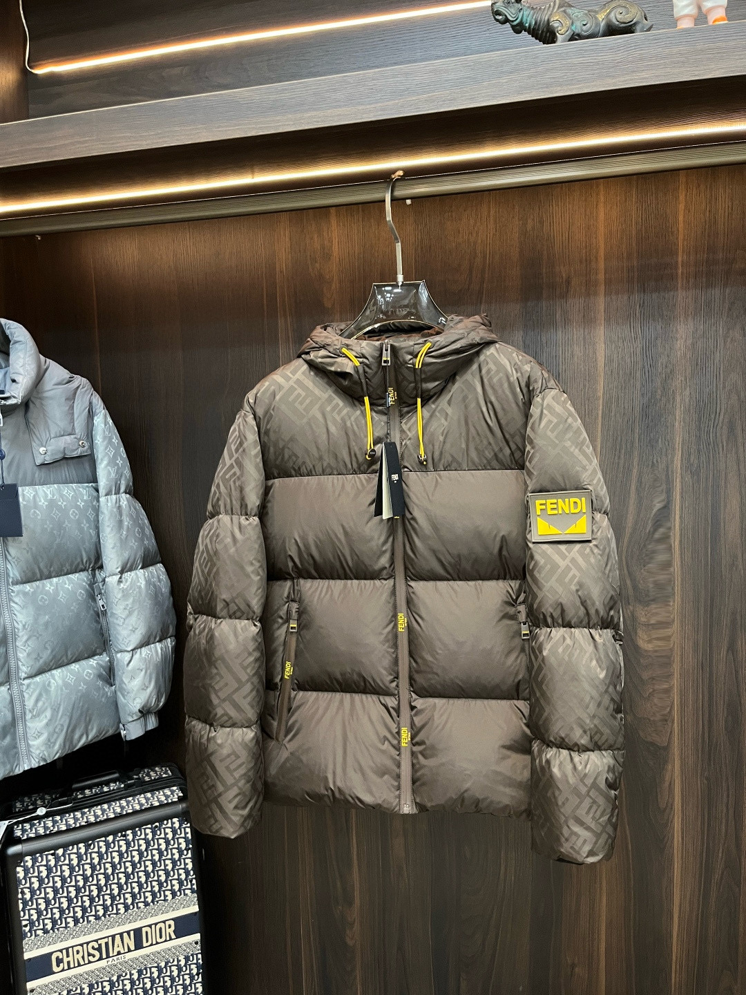 Fendi** 2025秋冬最新款时尚设计师款羽绒外套❤️芬迪连帽羽绒服，冬季顶级爆款款轻奢羽绒服，爆款