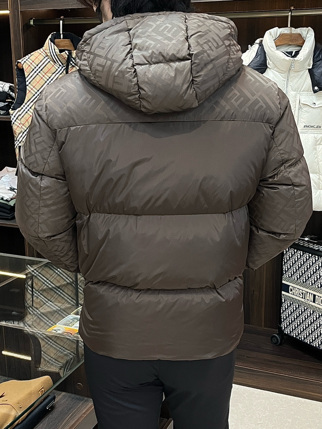 Fendi** 2025秋冬最新款时尚设计师款羽绒外套❤️芬迪连帽羽绒服，冬季顶级爆款款轻奢羽绒服，爆款