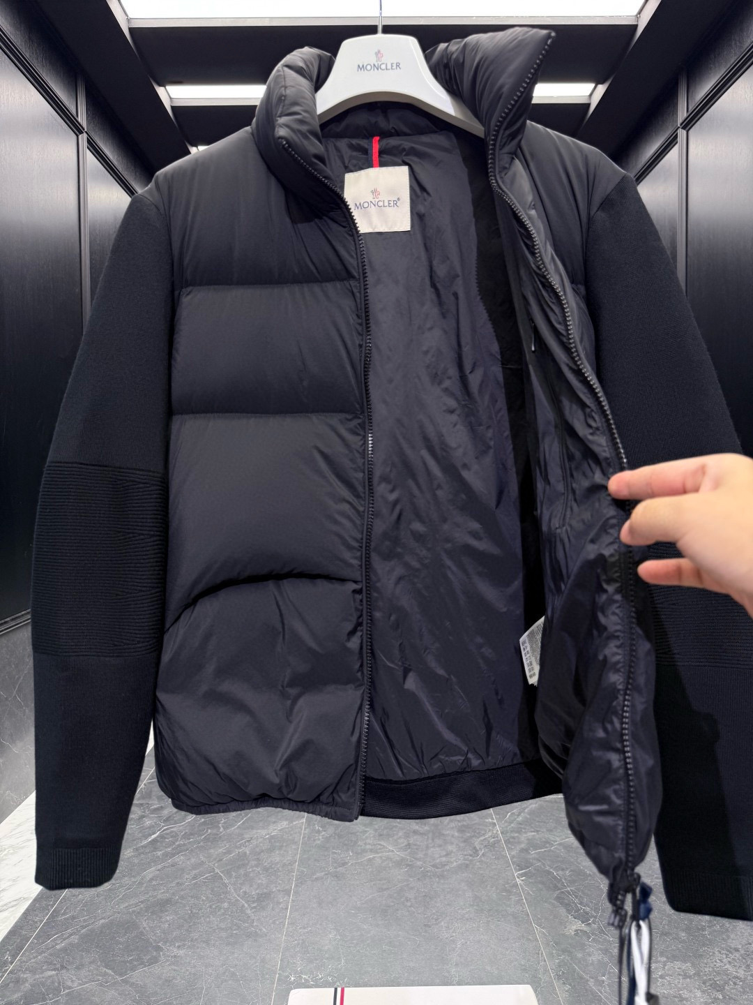 Moncler** 2025秋冬大标Logo刺绣厚款cardigan tricot拼接男士加厚加衬羊毛开