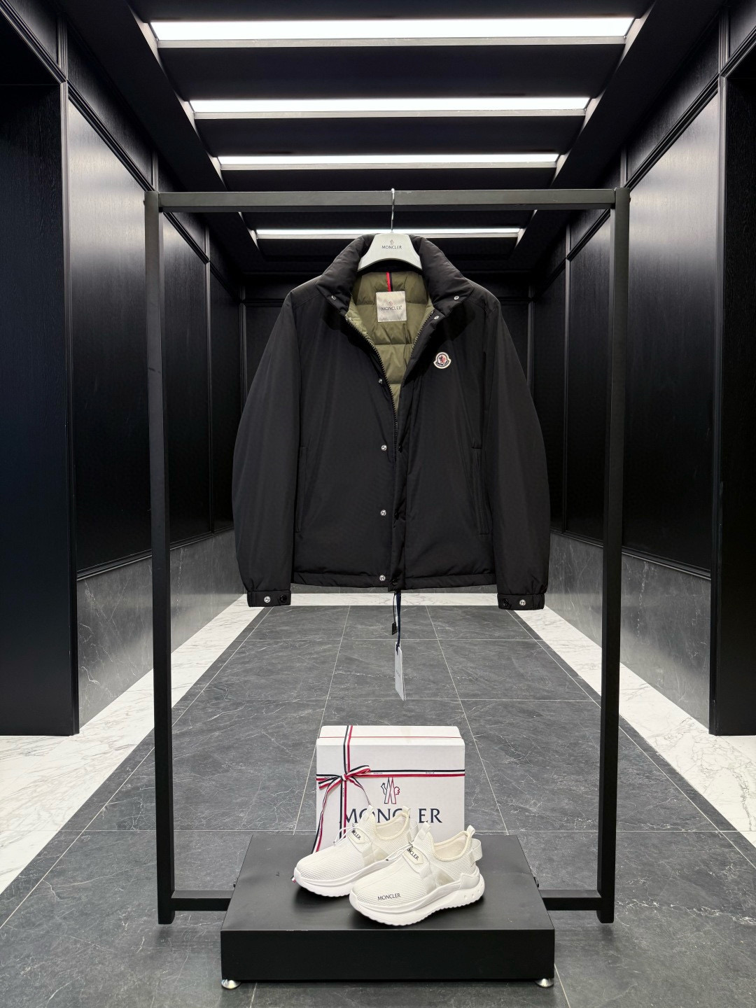 Moncler EPine** 2025秋冬短身立领夹克羽绒外套.特级鹅绒填充➕原厂替换面料.撞色设计真