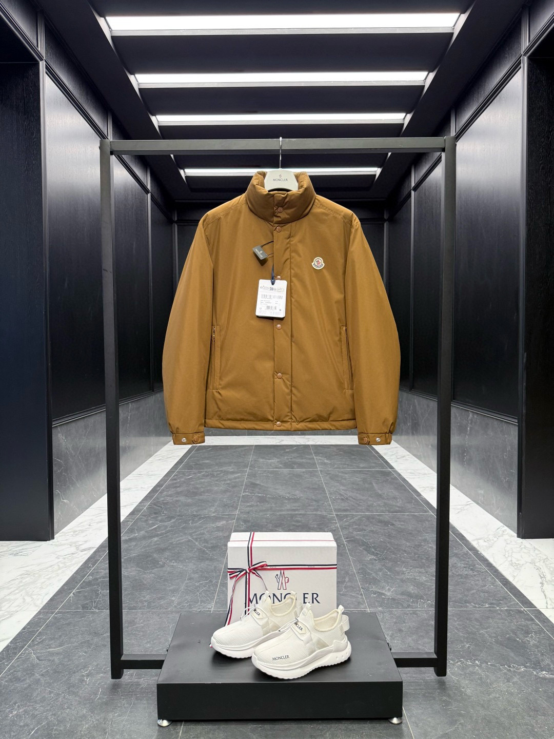 Moncler EPine** 2025秋冬短身立领夹克羽绒外套.特级鹅绒填充➕原厂替换面料.撞色设计真