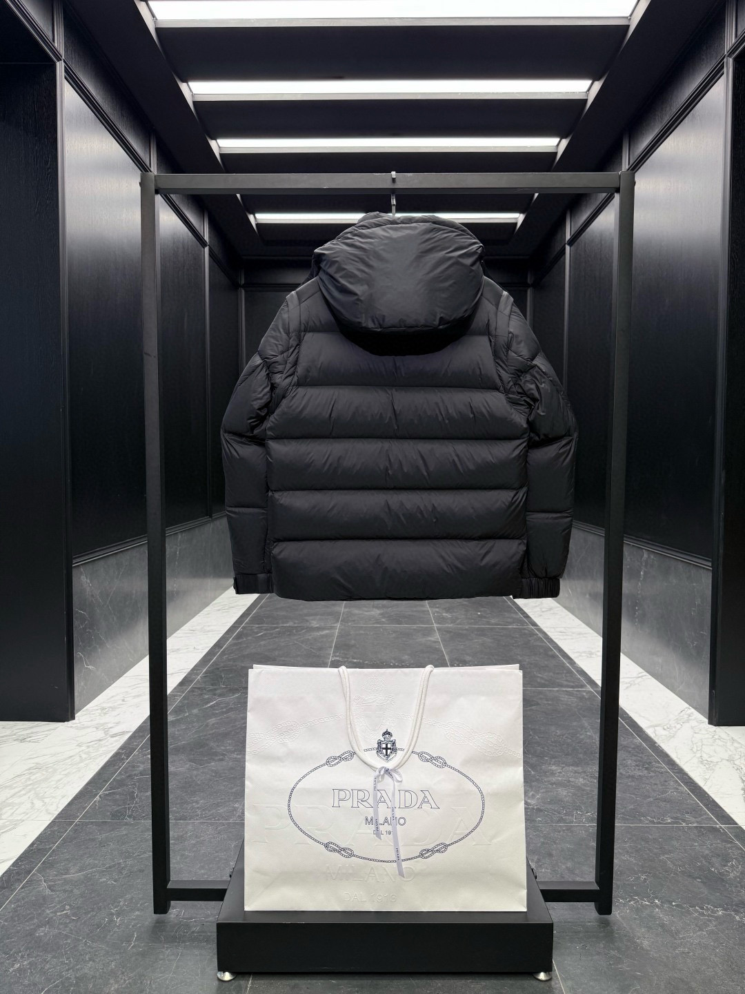 PRADA** 2025秋冬788经典红色硅胶logo.全新魔术贴肩章,多变羽绒夹克外套.可变/夹克/连