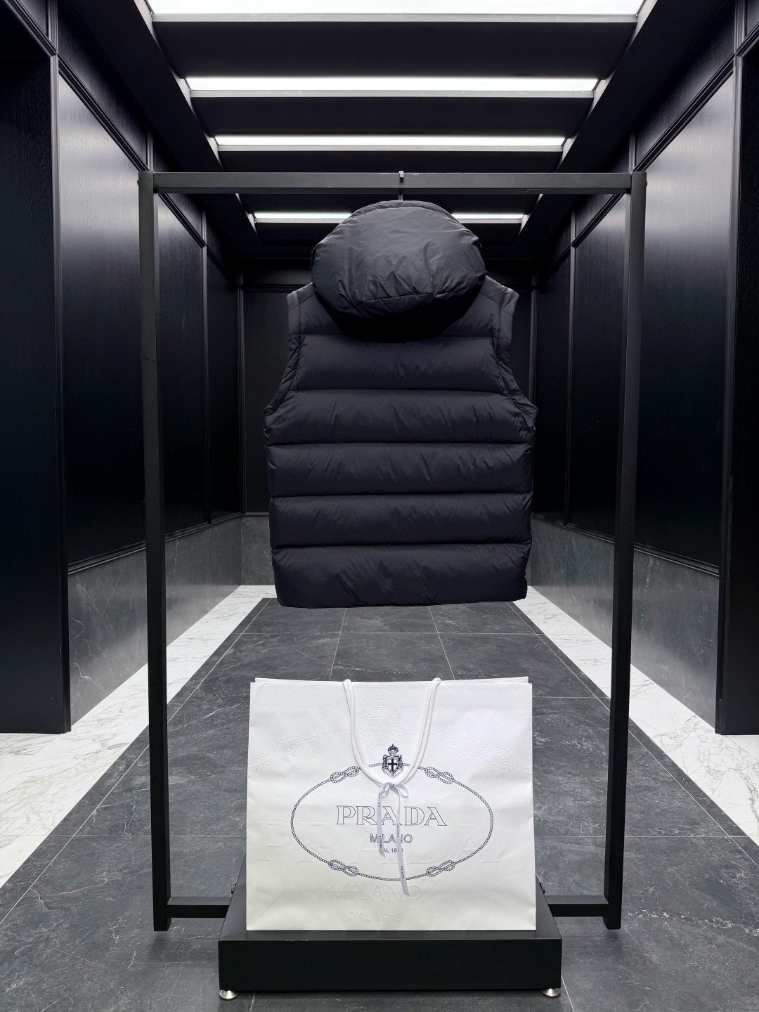 PRADA** 2025秋冬788经典红色硅胶logo.全新魔术贴肩章,多变羽绒夹克外套.可变/夹克/连