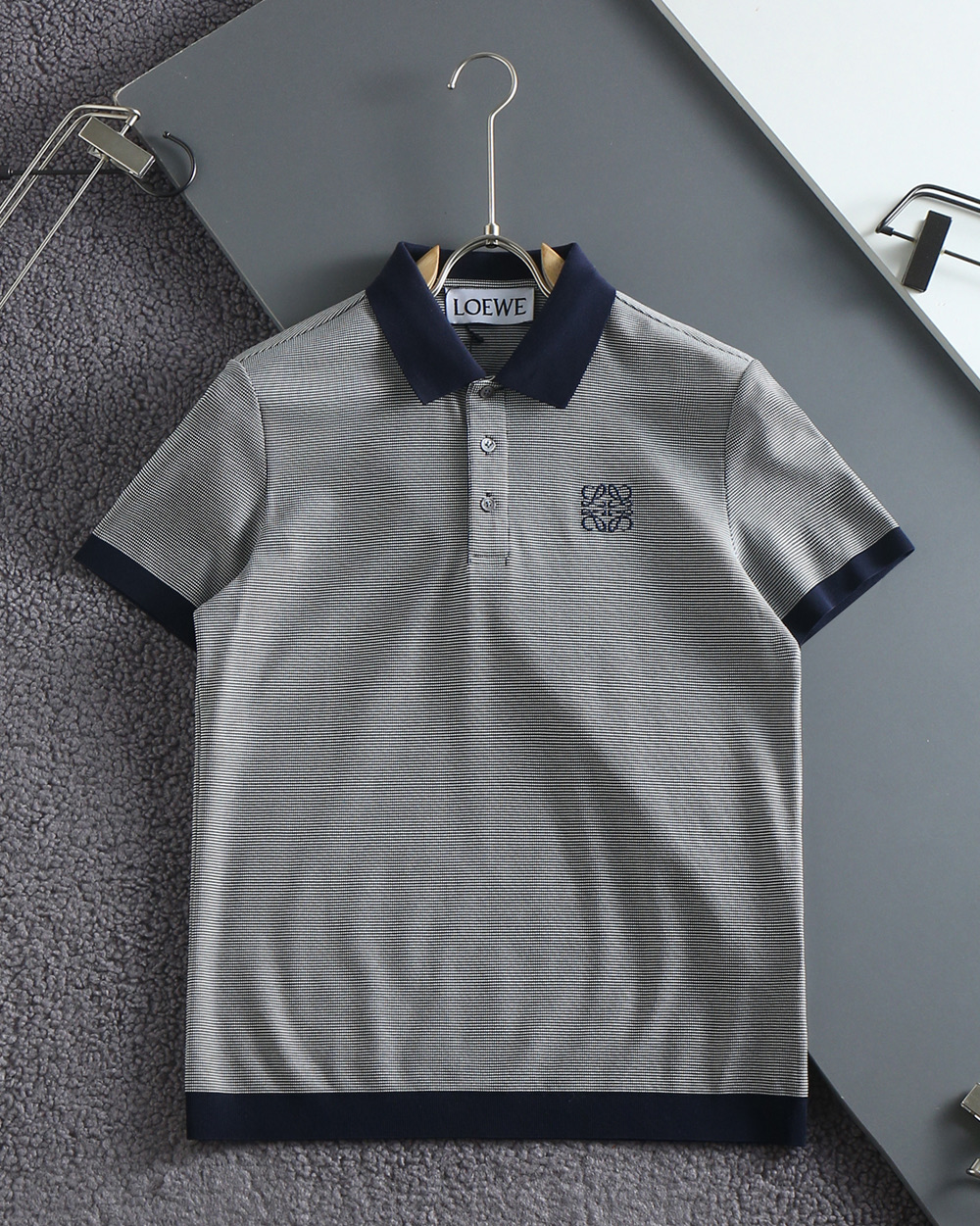NO:832513,LOEWE Luo Yiwei# new men's top imported custom-woven striped Yilite fabric light business short sleeves, versatile and fashionable without losing luxury. The quality is unquestionable. The upper body effect is great, the same style as the luxury official website. Color Blue Apricot Size M-3XL,,loewe,loewe,T-shirt,19860909LOEWE 罗意威# 新款男士顶级进口定织条纹伊力特面料轻商务短袖,百搭融合时尚不失奢华 品质毋庸置疑 上身效果超赞,奢华官网同款 颜色 蓝色 杏色 码数 M-3XL,,loewe,loewe,T-shirt,,Men's clothing