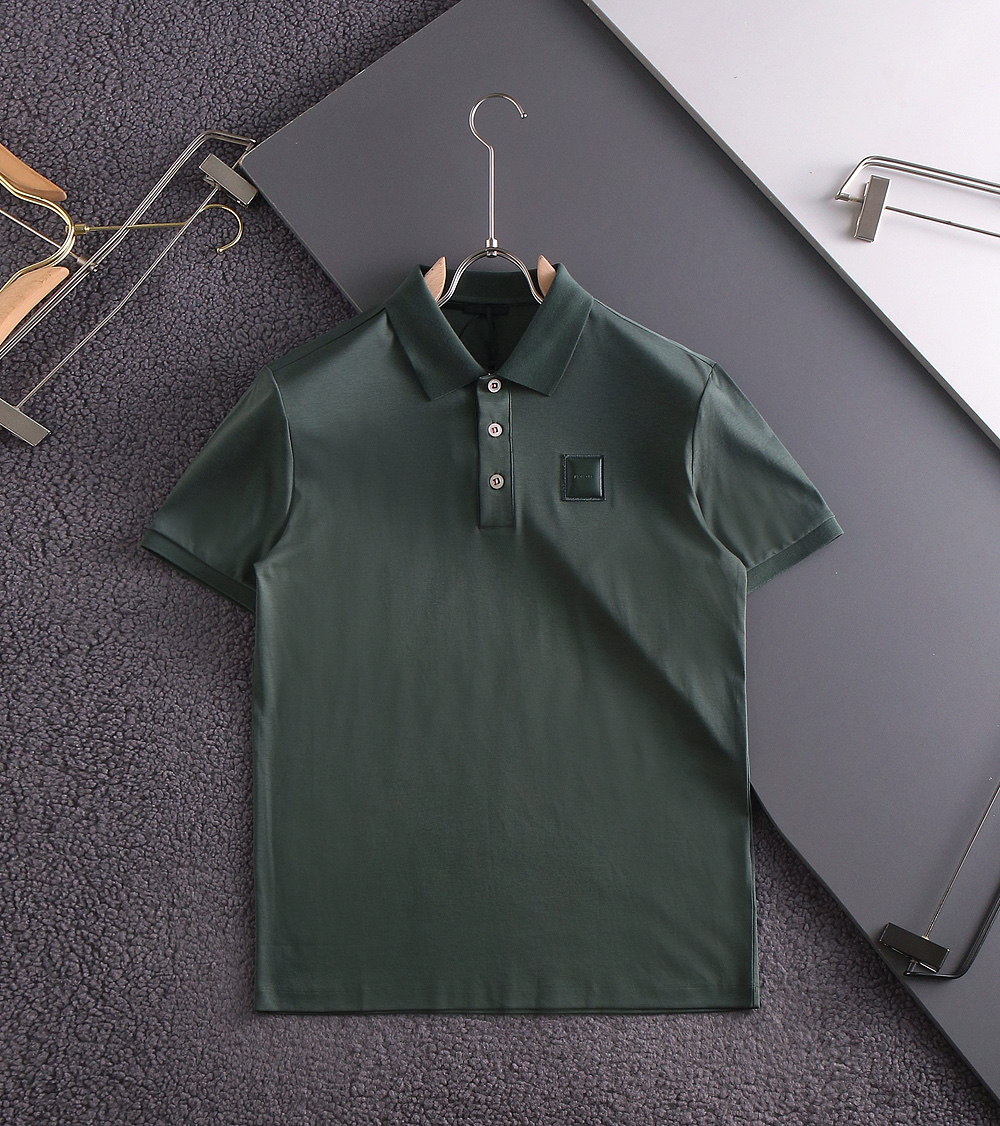 NO:832474,Moncler's new men's POLO shirt is now available!  The custom-woven mercerized cotton has a soft and comfortable texture. The simple cotton embroidery has excellent breathability. It will not deform after being washed for a long time. The style is versatile and casual!  Color Dark Blue White Green Size M-XXXL,,Moncler,19860909Moncler 蒙口# 新款男士POLO衫上市！定织款丝光棉质感柔软舒适 简约贴棉刺绣透气性超好 久洗不变形 款式百搭随性！ 颜色深蓝 白色 绿色 尺码M-XXXL,,Moncler,,Men's clothing