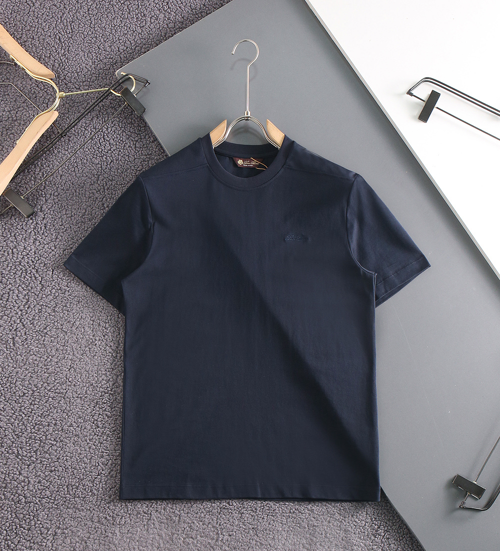 NO:832530,Loro piana # Same style for men and women, synchronized with counters, high-end fabrics, custom-woven pure cotton, shoulder splicing, chest embroidery, loose and casual silhouette on the upper body, comfortable texture, super breathable, does not deform after long-term washing, novel style, versatile and casual!  Color White Blue Black Size M-3xl,,loro piana,19860909Loro piana # 男女同款 专柜同步 高级感面料定织纯棉 肩膀拼接 胸前刺绣 上身宽松休闲廓形 质感舒适 透气性超好 久洗不变形 款式新颖 百搭随性！ 颜色白色 蓝色 黑色 码数M-3xl,,loro piana,,Men's clothing