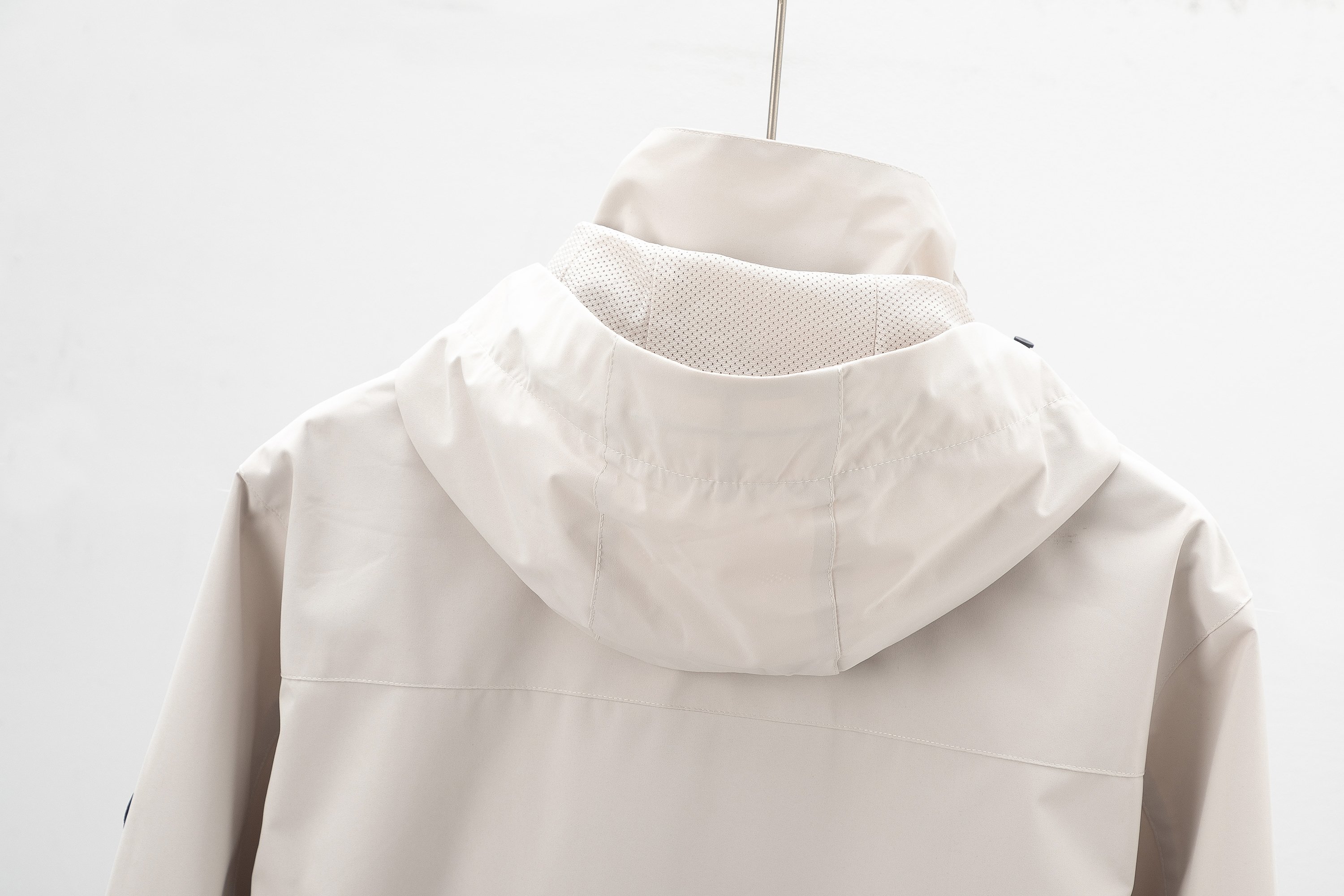 U.A. Andrema Recreational Sports Assault Suit with Hood-Nets, Stereo-Cutting, and Comfortable Fit - 图片 4