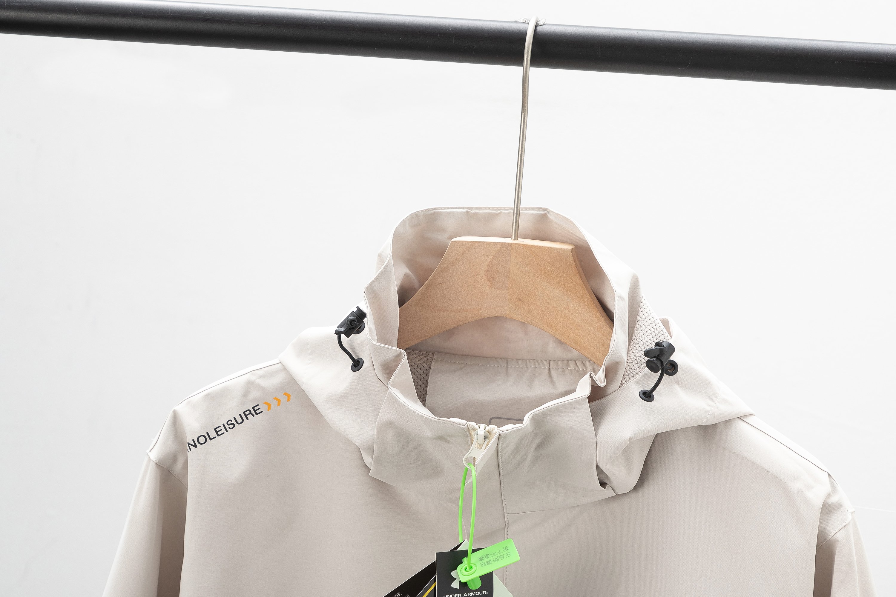 U.A. Andrema Recreational Sports Assault Suit with Hood-Nets, Stereo-Cutting, and Comfortable Fit - 图片 9