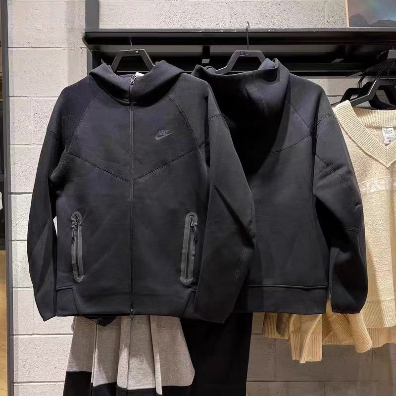 代工厂出品*💰105🧿可配裤子价格咨询客服
2023耐克新款NIKE xTech Fleece 品牌Logo拉链外套 双拉链口袋 胸前配经典小标外套

货号；FB7922

穿上 Tech Fleece 男子全长拉链开襟连帽衫，畅享顺滑舒适的出众体验。

衣身采用休闲剪裁，塑就运动风范，采用健康布面料制成，内外皆具顺滑质感，穿着舒适且不增加滞重感。下摆采用弹性罗纹设计，有助在运动时稳固衣身

休闲的设计，打造出运动风范，便于外搭，无论休闲还是运动都很好驾驭！

国际厂申州原厂面料三标齐全 专柜1:1 代工厂出品 绝对重工好货

颜色：黑 灰

尺码：M L XL XXL

 尺码参考：
          M L XL XXL 
胸围 54 56 58 60
衣长 68 70 72 74 
下摆 48 50 52 54