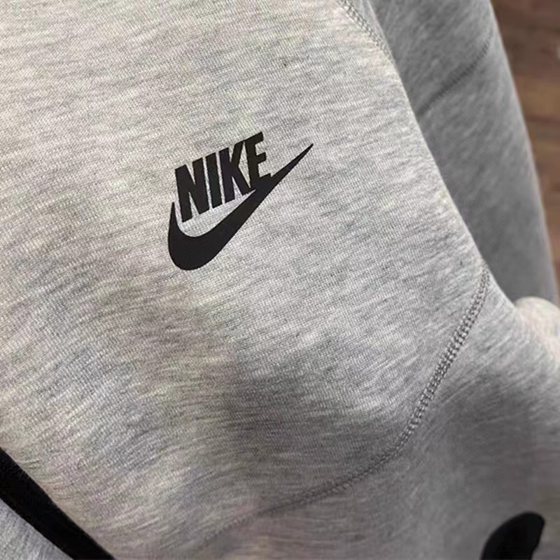 代工厂出品*💰105🧿可配裤子价格咨询客服
2023耐克新款NIKE xTech Fleece 品牌Logo拉链外套 双拉链口袋 胸前配经典小标外套

货号；FB7922

穿上 Tech Fleece 男子全长拉链开襟连帽衫，畅享顺滑舒适的出众体验。

衣身采用休闲剪裁，塑就运动风范，采用健康布面料制成，内外皆具顺滑质感，穿着舒适且不增加滞重感。下摆采用弹性罗纹设计，有助在运动时稳固衣身

休闲的设计，打造出运动风范，便于外搭，无论休闲还是运动都很好驾驭！

国际厂申州原厂面料三标齐全 专柜1:1 代工厂出品 绝对重工好货

颜色：黑 灰

尺码：M L XL XXL

 尺码参考：
          M L XL XXL 
胸围 54 56 58 60
衣长 68 70 72 74 
下摆 48 50 52 54