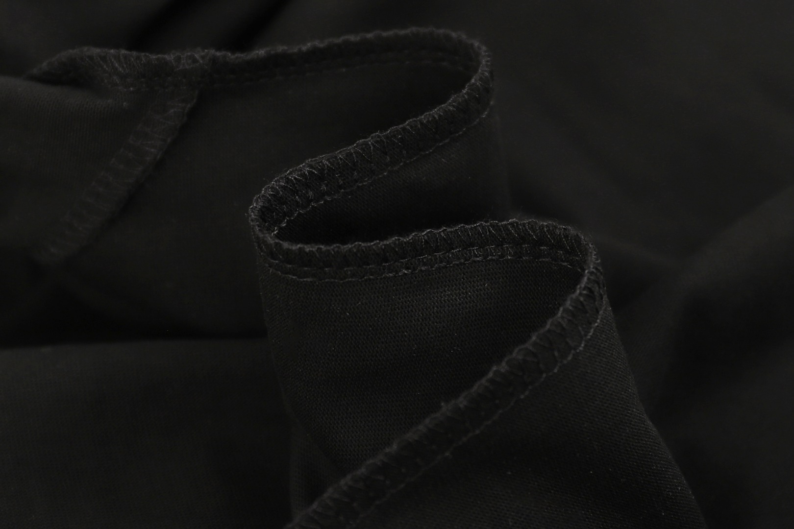 Prada/普拉达 口袋拉链三角徽标短袖T恤 黑色 白色