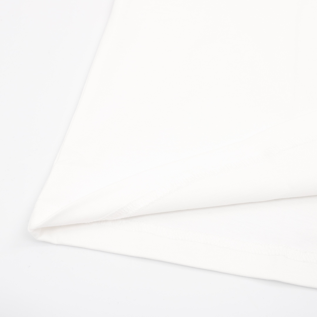 Louis Vuitton/路易威登 浮雕压花Logo短袖T恤 黑色 白色