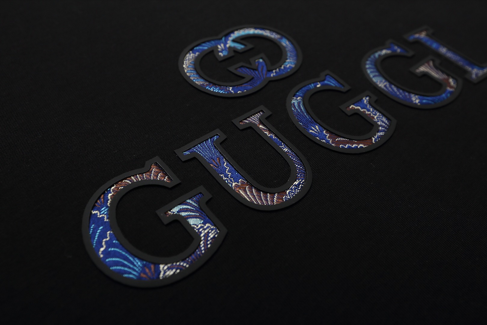 Gucc/古驰 刺绣布及镂空压胶Logo短袖T恤 白色 黑色