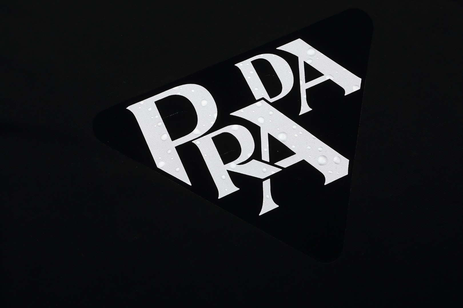 Prada/普拉达 植绒金属发泡膜短袖T恤 黑色 白色