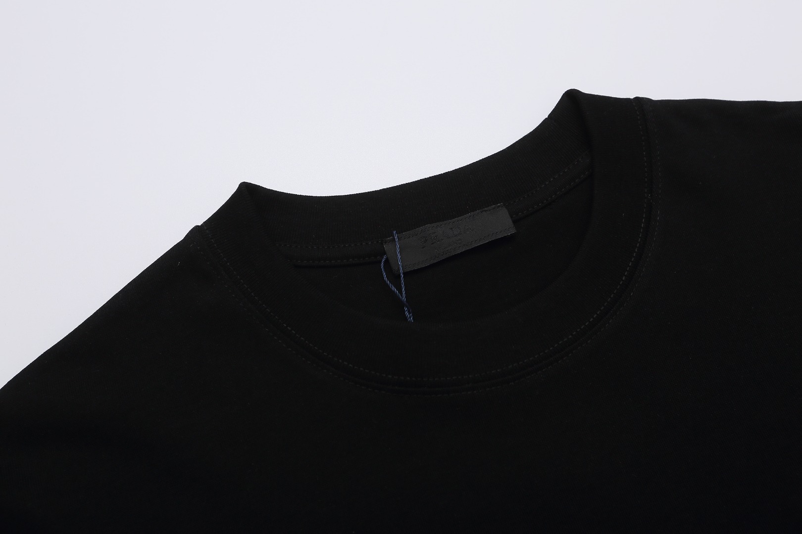 Prada/普拉达 植绒金属发泡膜短袖T恤 黑色 白色