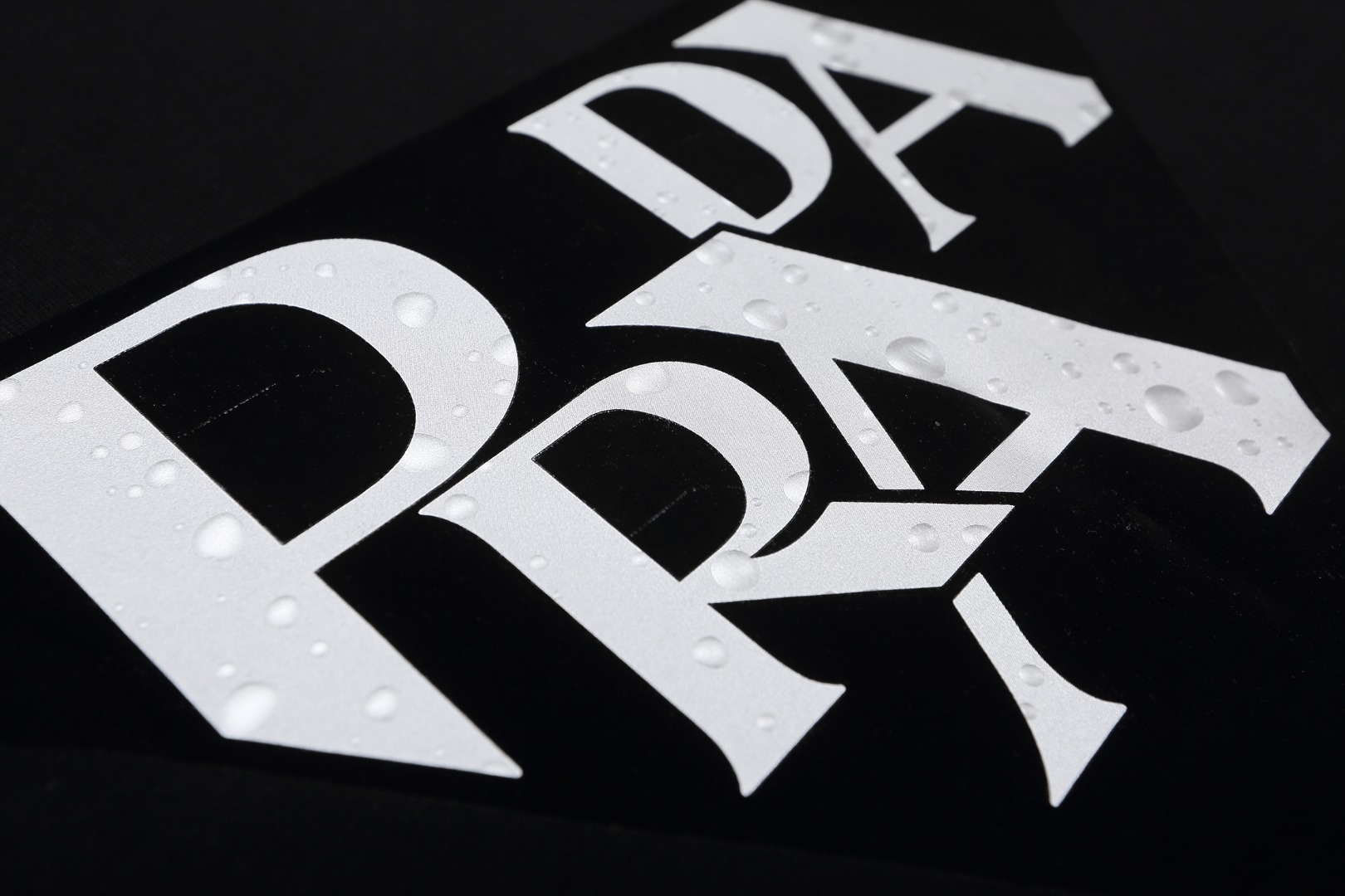 Prada/普拉达 植绒金属发泡膜短袖T恤 黑色 白色