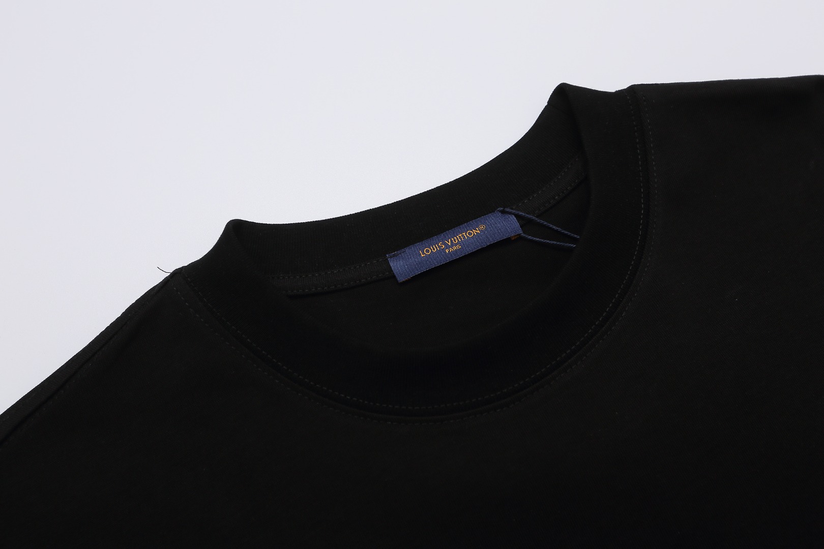 Louis Vuitton/路易威登 植绒立体压胶Logo短袖T恤 白色 黑色