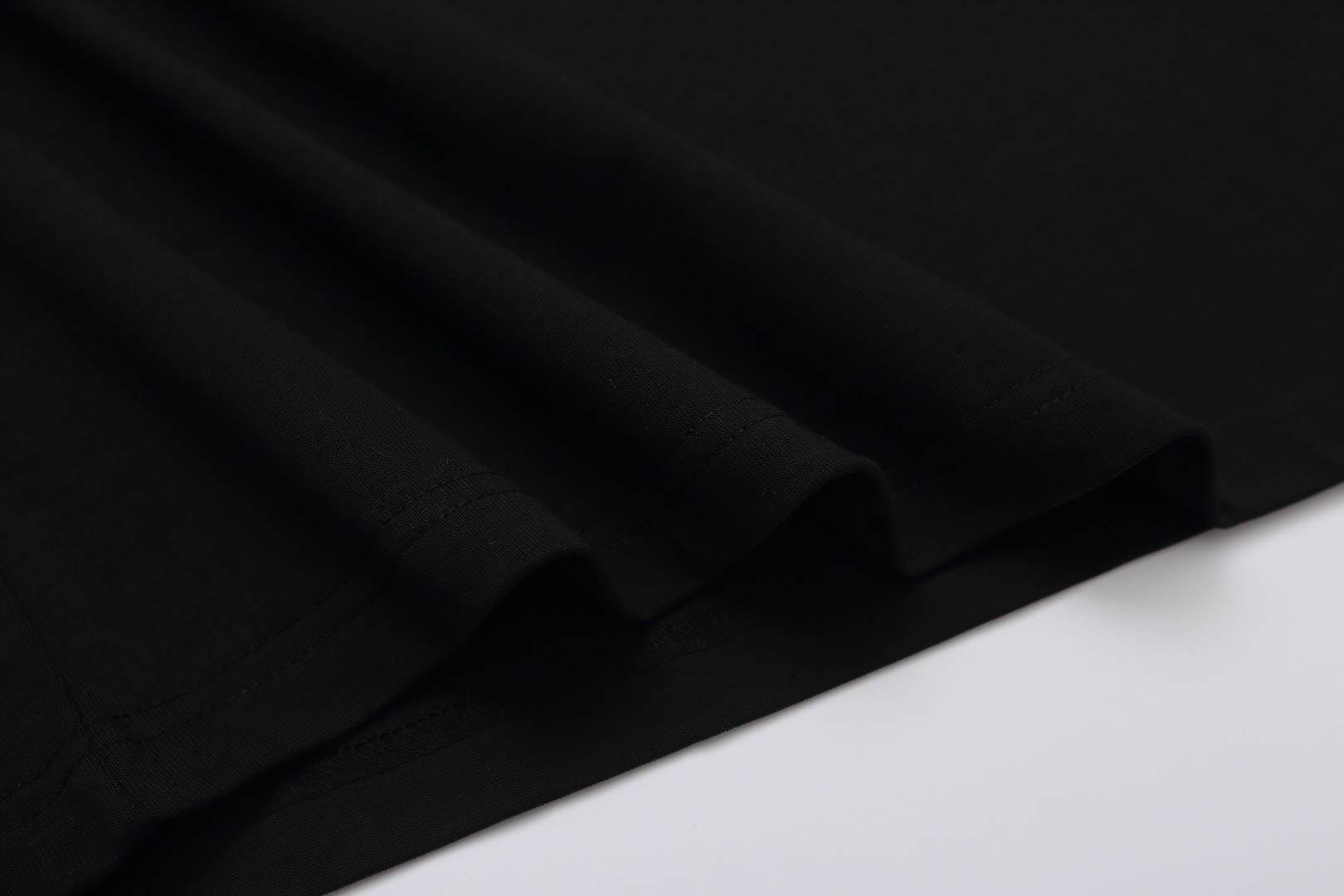 Balenciaga/巴黎世家 金属硅胶裂纹Logo短袖T恤 白色 黑色