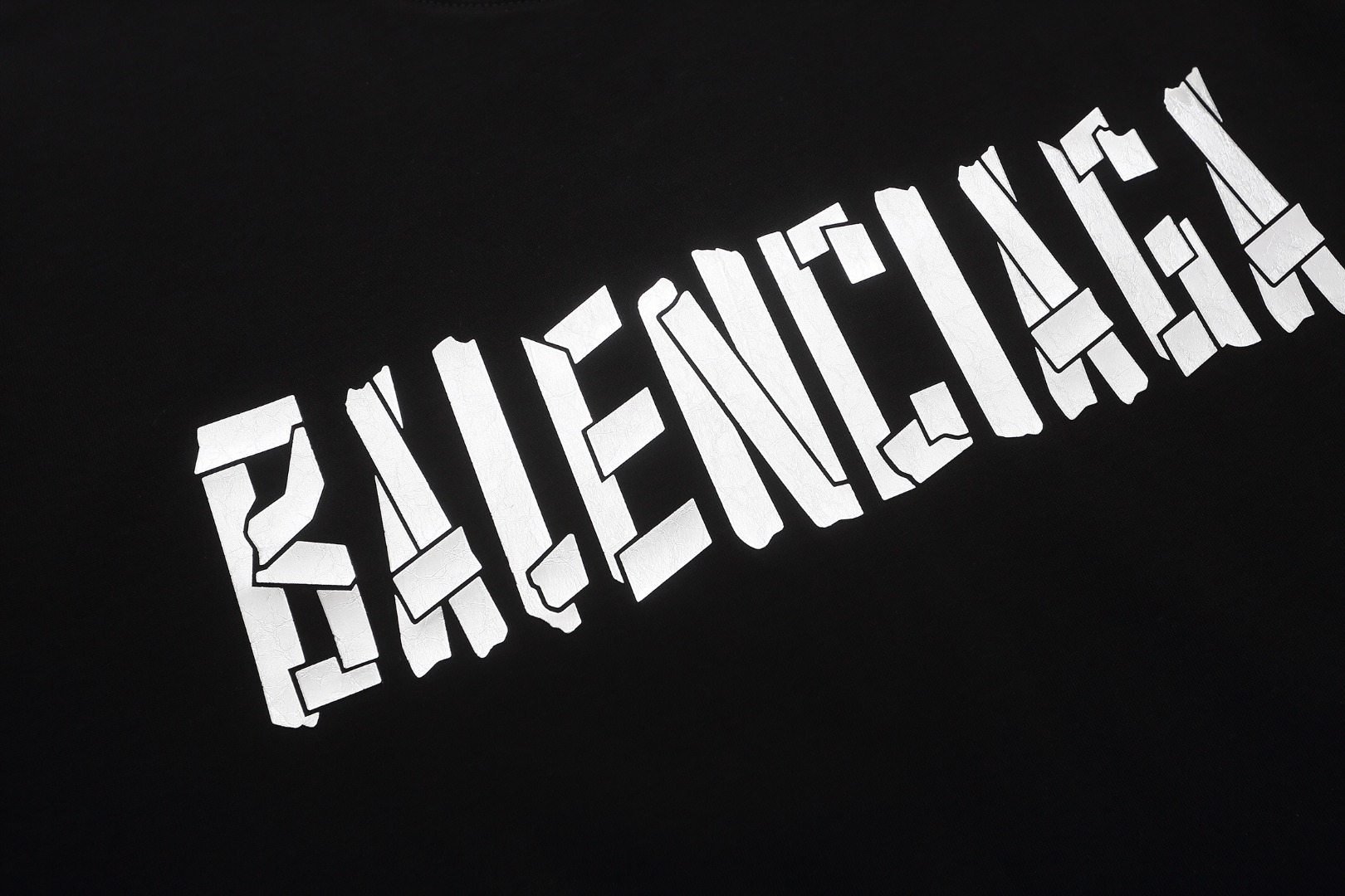 Balenciaga/巴黎世家 金属硅胶裂纹Logo短袖T恤 白色 黑色