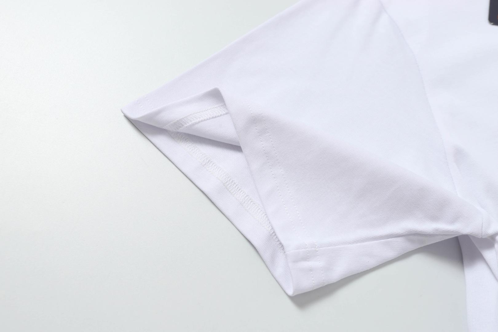 Louis Vuitton/路易威登 25ss 橙标镂空刺绣圆领短袖T恤黑色 白色