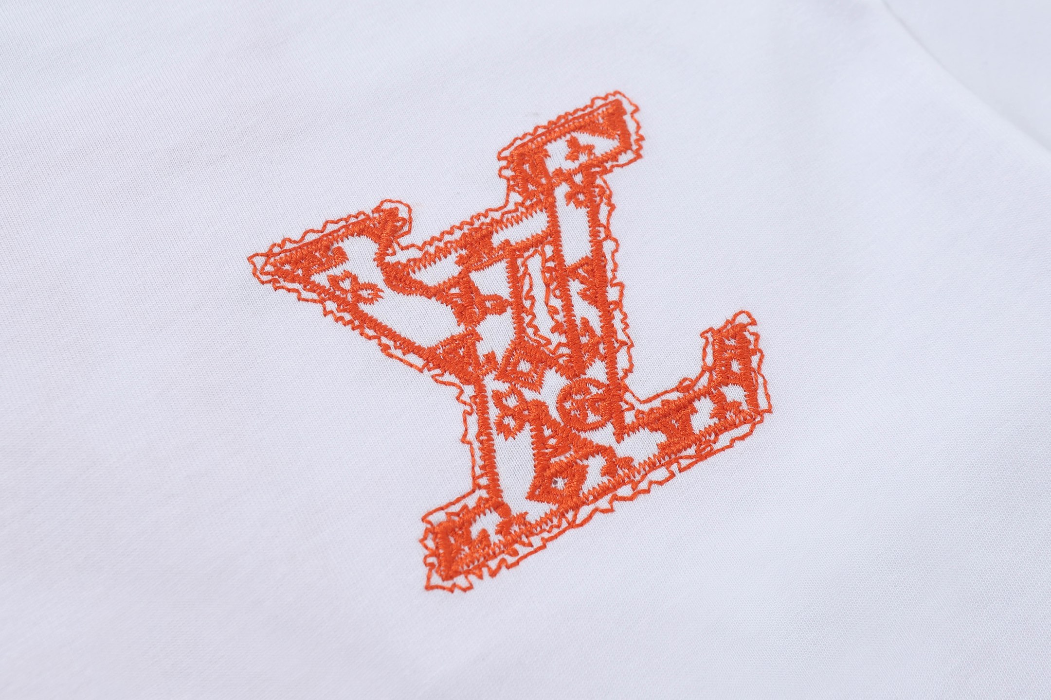 Louis Vuitton/路易威登 25ss 橙标镂空刺绣圆领短袖T恤黑色 白色