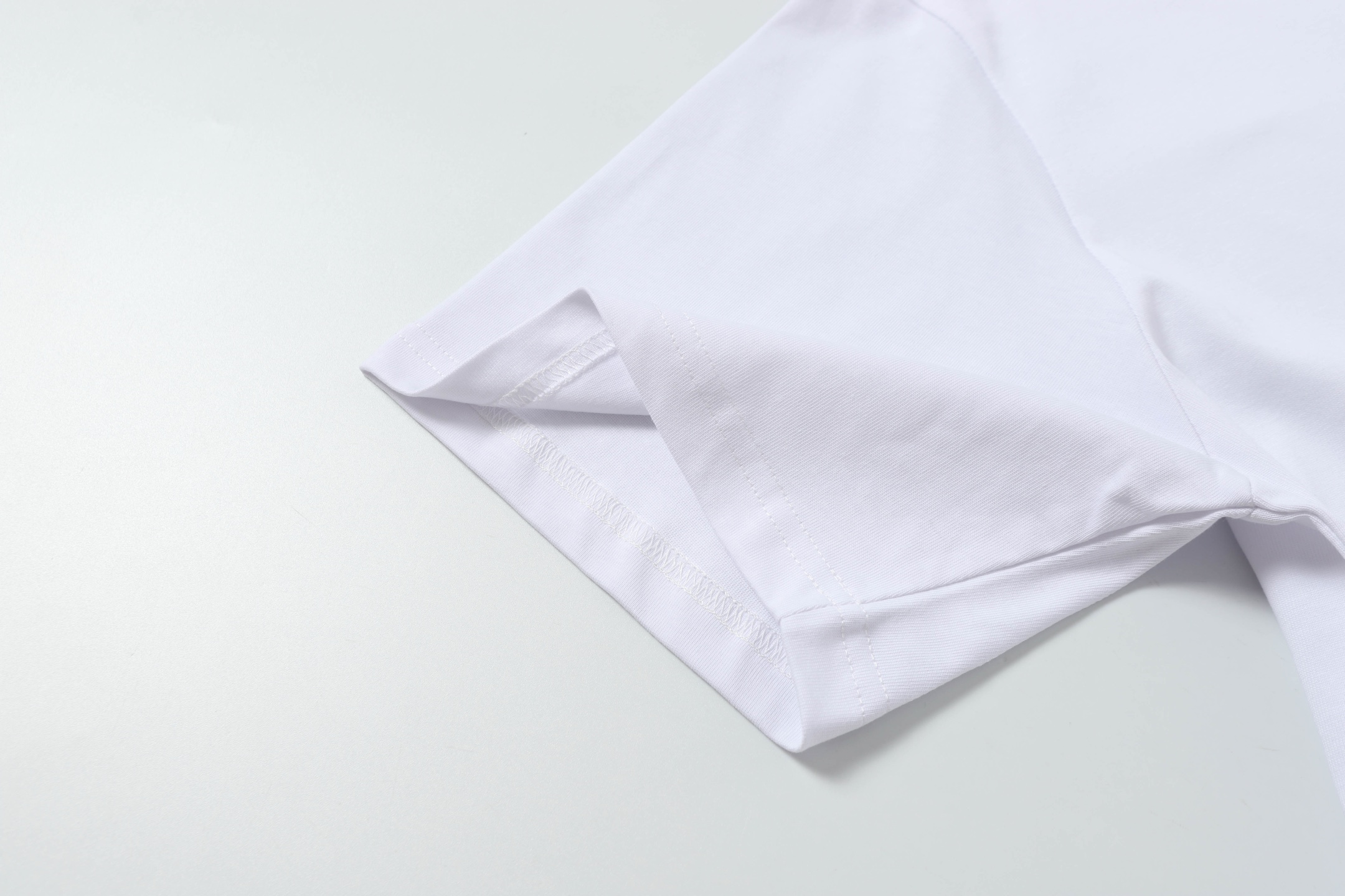 Louis Vuitton/路易威登 25ss 渐变小标牙刷绣圆领短袖T恤 黑色 白色