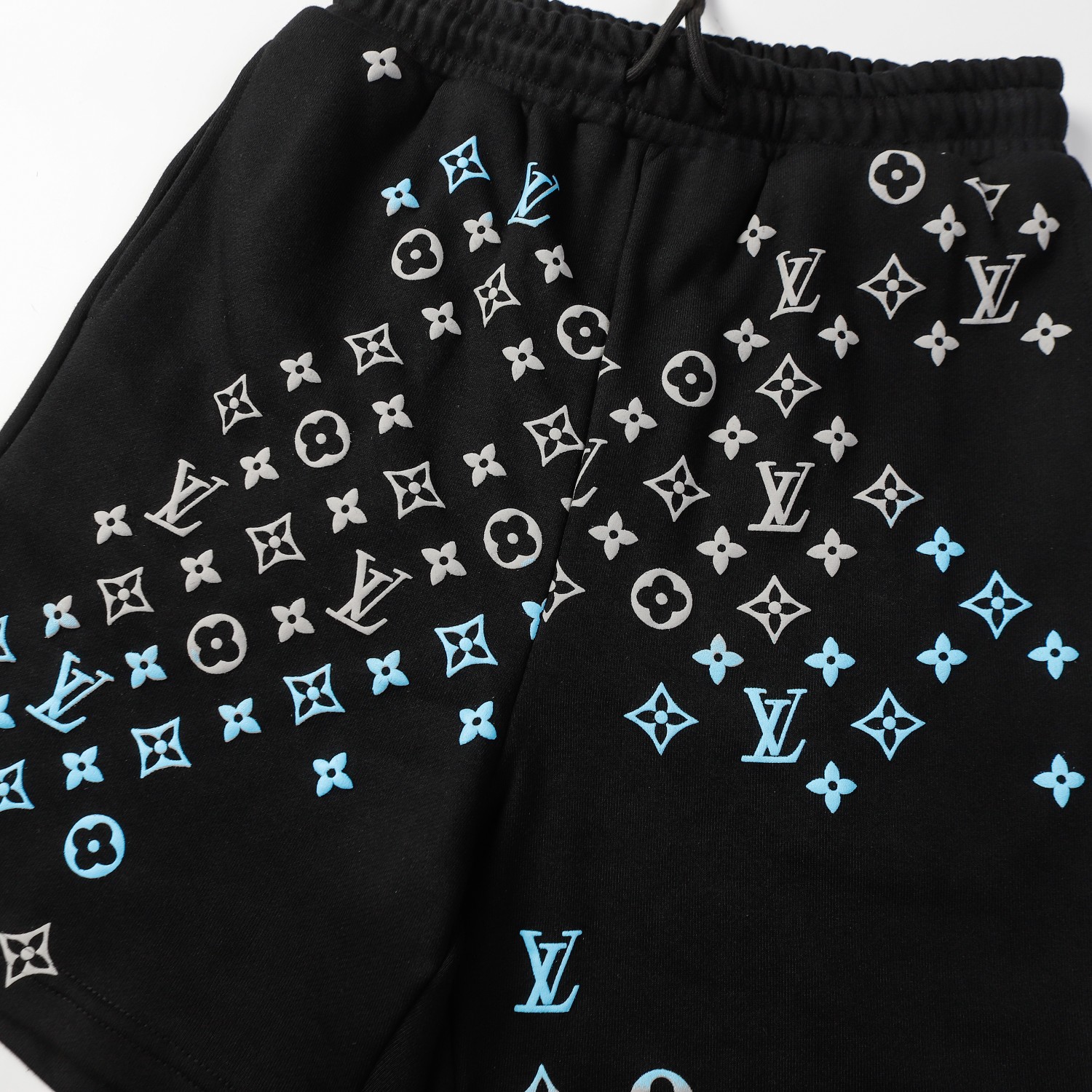 Louis Vuitton/路易威登 满印渐变LOGO发泡短裤
