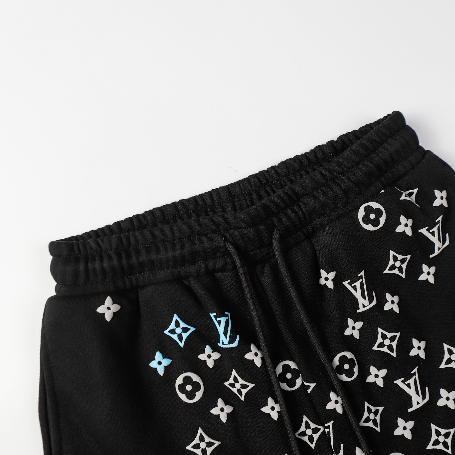 Louis Vuitton/路易威登 满印渐变LOGO发泡短裤