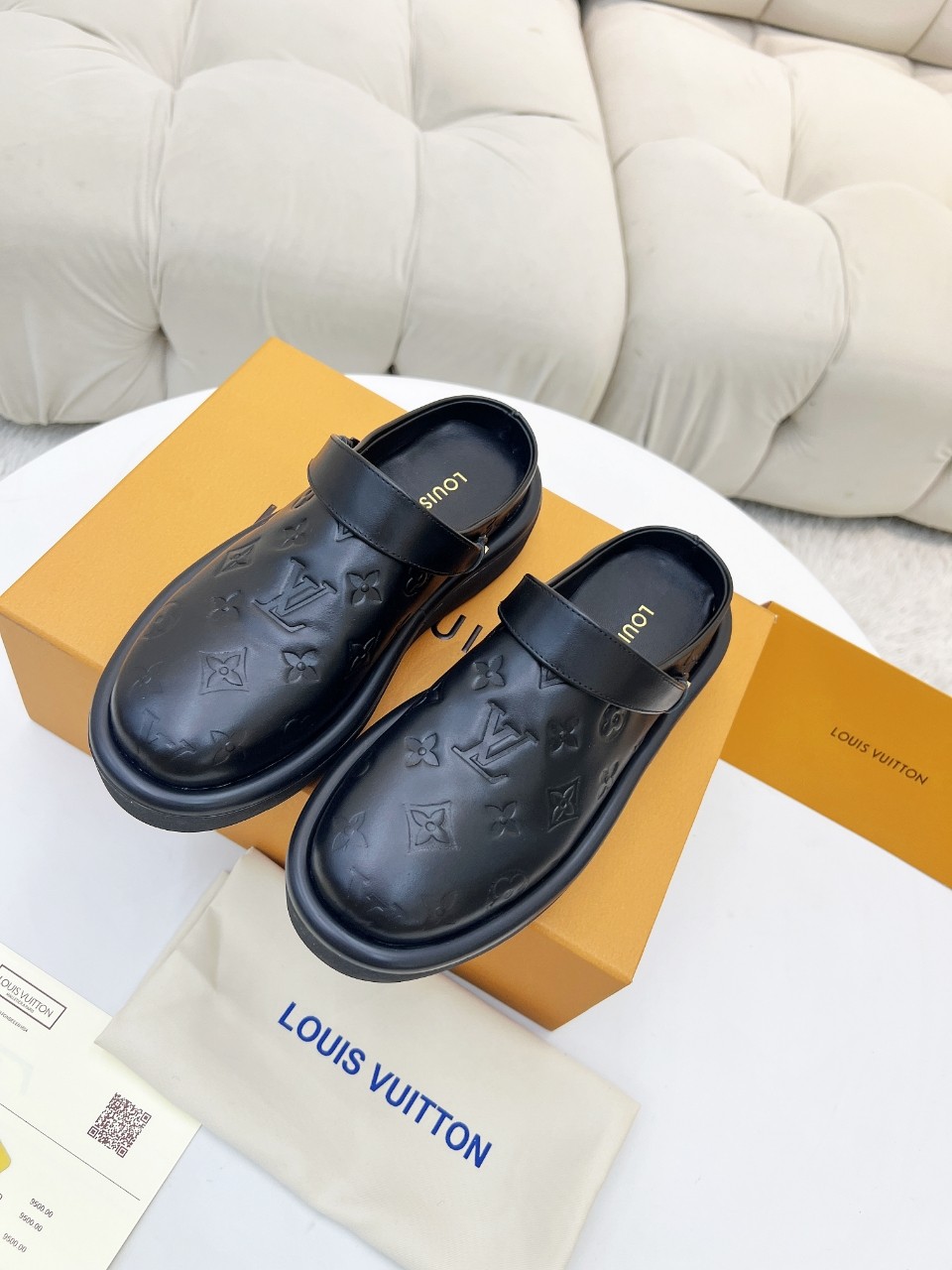 NO:414935,The new counter of louis vuitton (Louis Vuitton/lv) is available simultaneously. The upper is fully embossed with cowhide, imported sheepskin, completely 1-to-1 replica, sole is available for original sole, exclusive activity molding is super comfortable, original order goods, high quality, you can enter and exit the counter at will, welcome to compare. Number of sizes: 35-41: Pili, semi-drag, louis vuitton, louis vuitton, louis vuitton, cowhide, sheepskin19860909louis vuitton(路易威登/lv)新款专柜同步发售,鞋面全牛皮面压花工艺,进口羊皮里,完全1比1复刻,鞋底特供原版底,独家活动成型超级舒适,原厂跟单货,高品质,可随意进出专柜,欢迎对比.码数:35-41 : 皮里,半拖,louis vuitton,louis vuitton,louis vuitton,cowhide,sheepskin,Women's Shoes