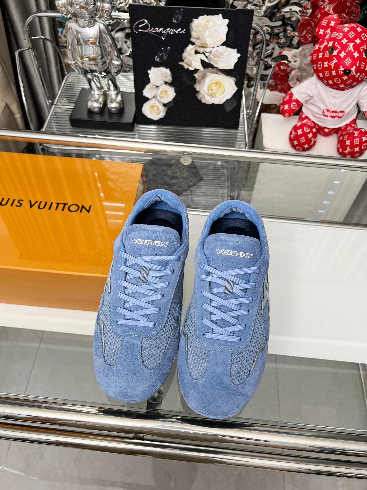 NO:352002,Real price will not be given any profit!  LV new couple's thin-soled shoes, say goodbye to the heavy, embrace the light and ultra-thin sole design, giving the foot agility and freedom, showing calmness in the steps. Retro moral training shoes. A pair of good shoes are worn throughout the summer. Fabric: Customized mesh suede cowhide, size 35-46 Welcome to pass the picture to place an order,,louis vuitton,cowhide19860909实价不让利！LV新款情侣款薄底鞋,告别厚重,拥抱轻盈超薄底设计,赋予足下灵动自由,步履间尽显从容.复古德训鞋 .一双好鞋穿遍夏天 面料 : 定制网面绒面牛皮拼接 码数35-46 欢迎传图下单,,louis vuitton,cowhide,Men's shoes