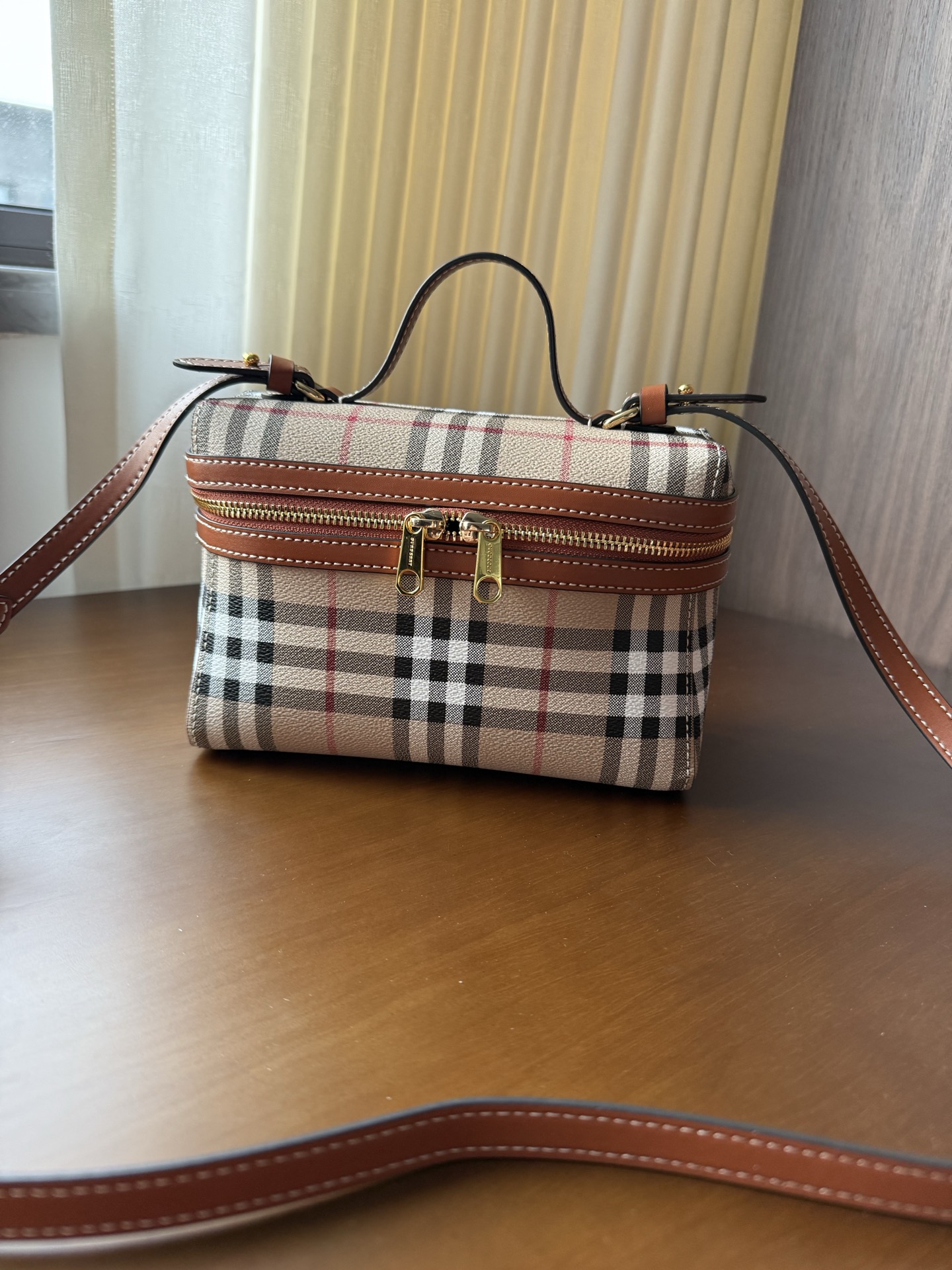 BBR vintage Limonta box bag, shown in the complete original source image set.