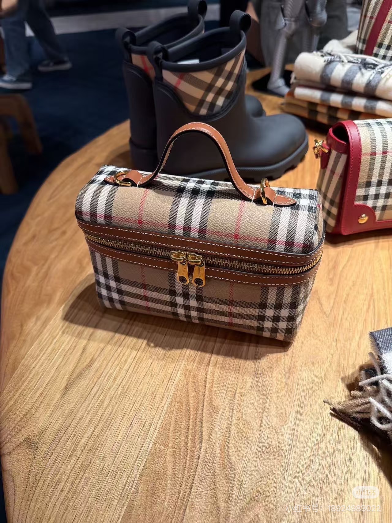 Burberry Luxury Designer Handbag Shoulder Bag in fine calfskin