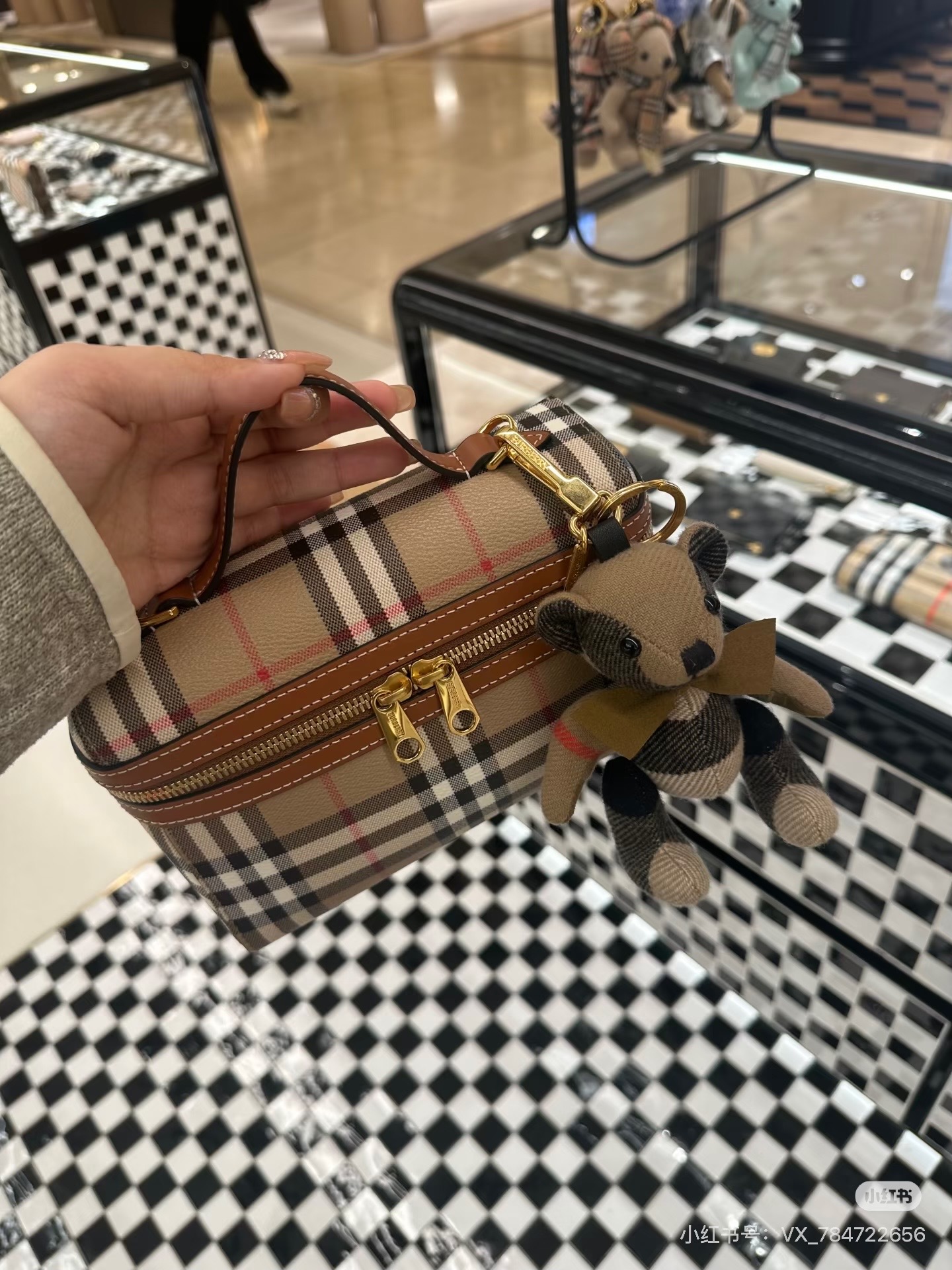 B-series vintage check bag, 20 cm, shown in the complete original source image set. 6
