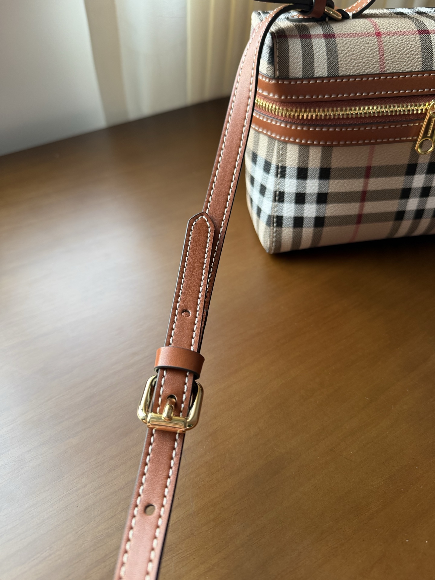 Burberry Luxury Designer Handbag Shoulder Bag in fine calfskin 6