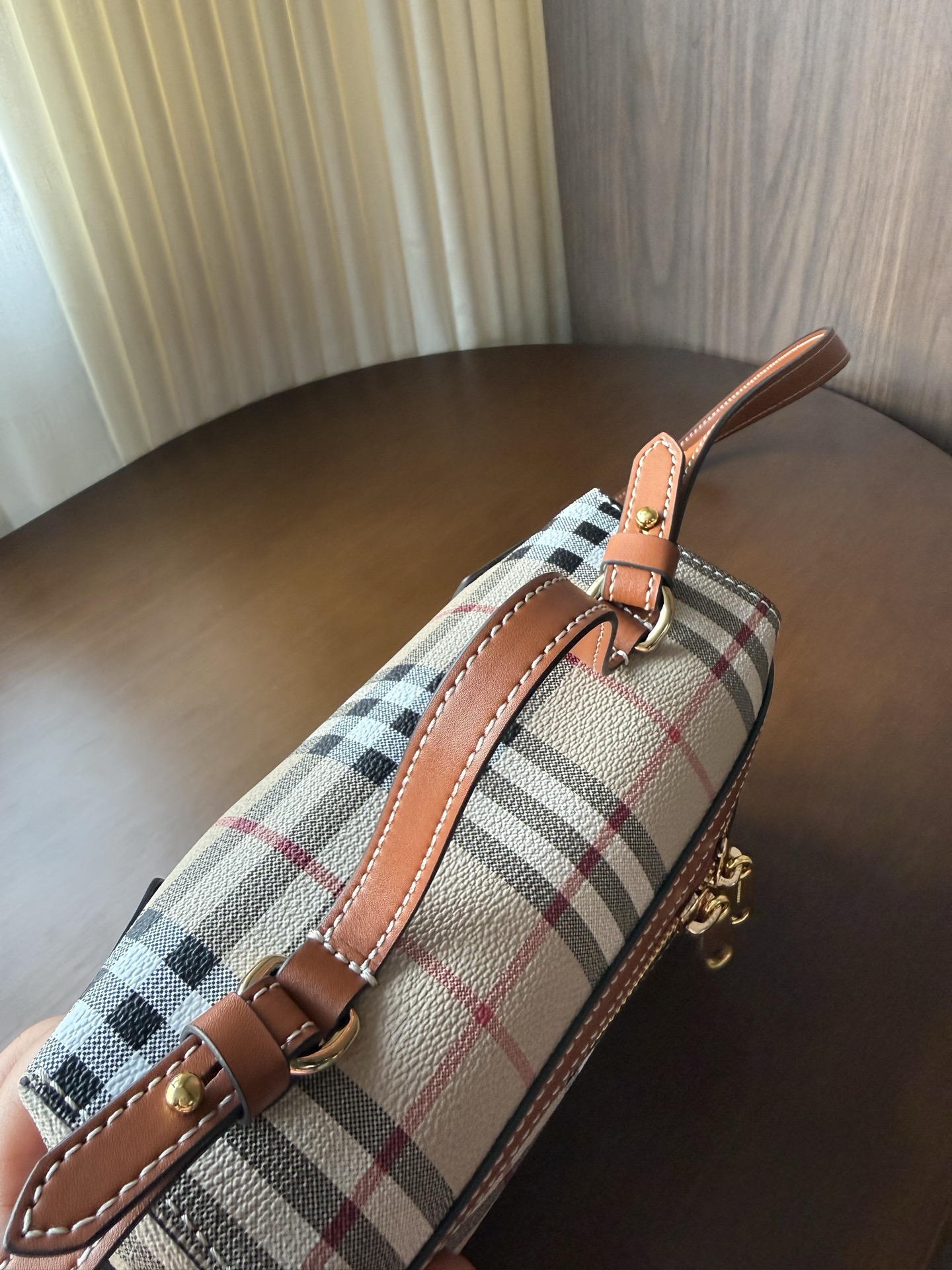 Burberry Luxury Designer Handbag Shoulder Bag in fine calfskin 5