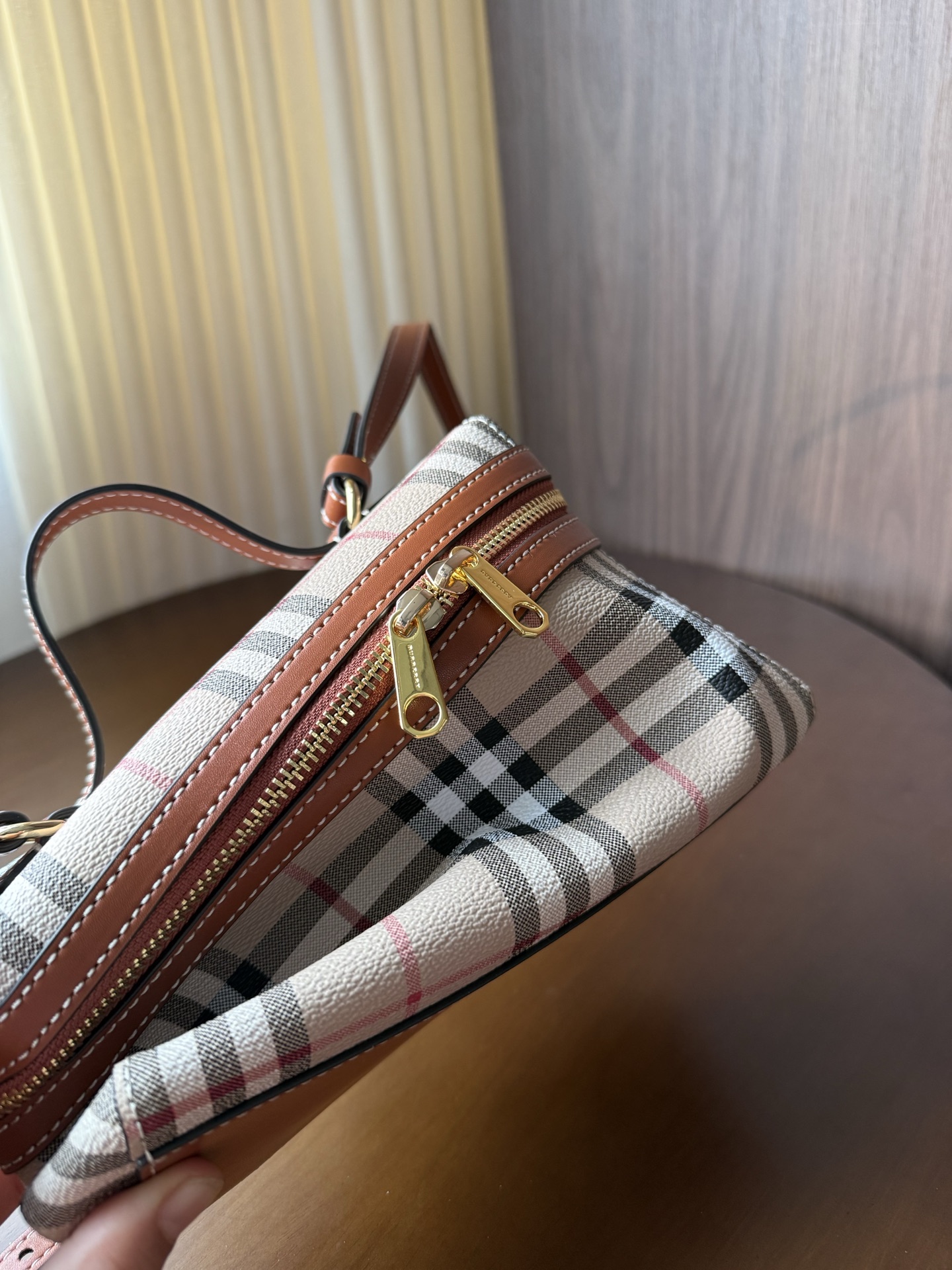 Burberry Luxury Designer Handbag Shoulder Bag in fine calfskin 4