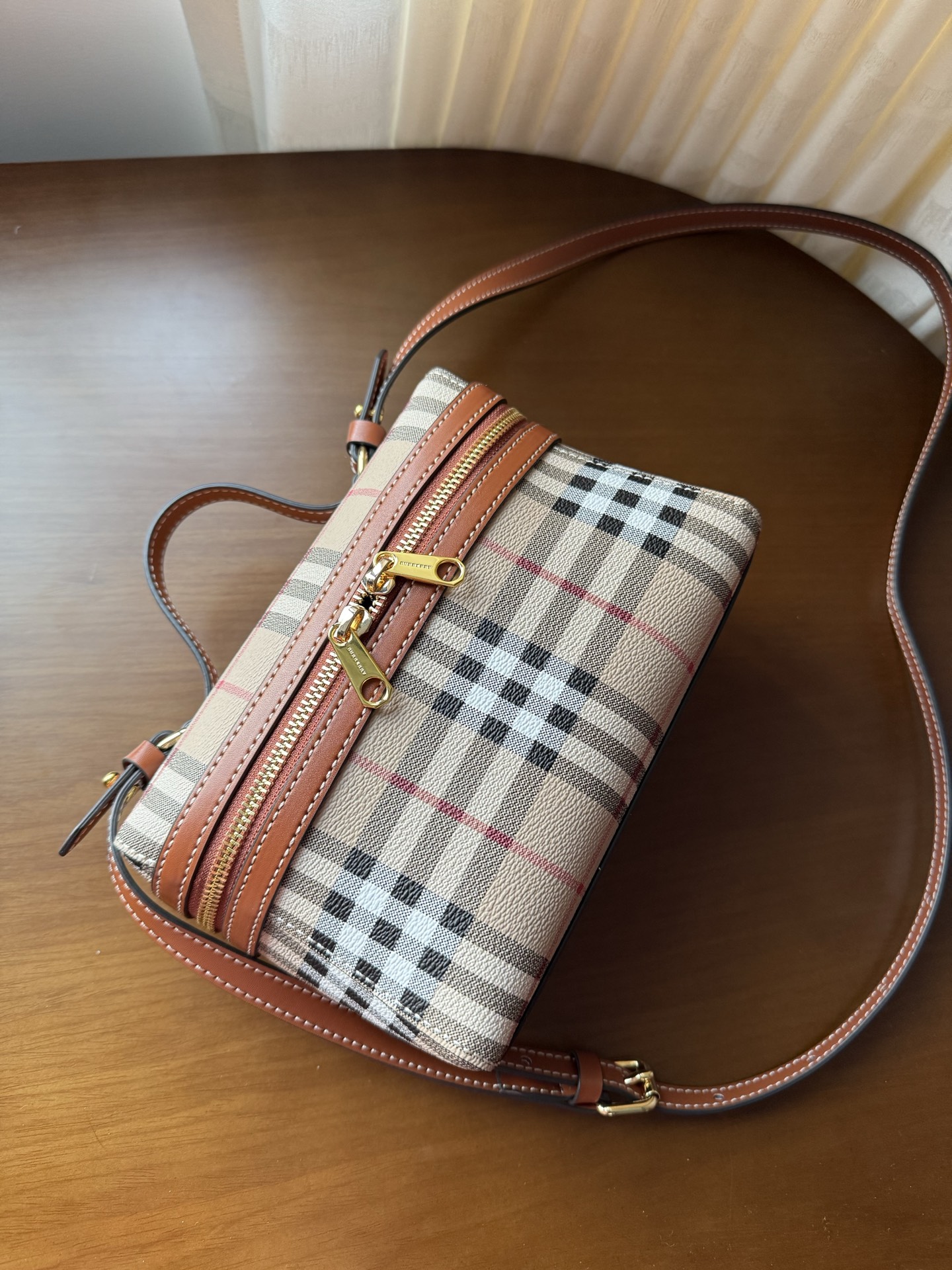 BBR vintage Limonta box bag, shown in the complete original source image set. 4
