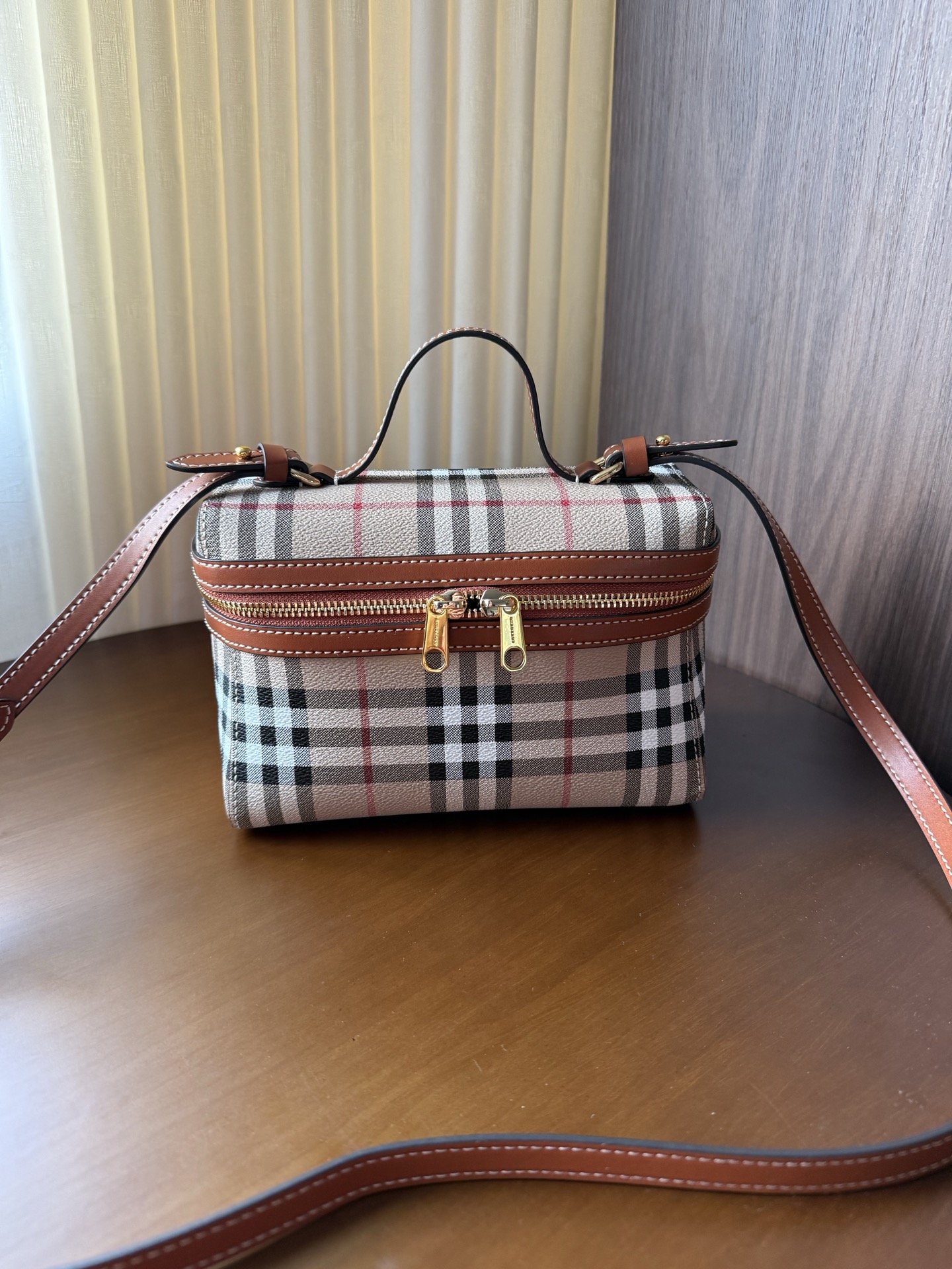 BBR vintage Limonta box bag, shown in the complete original source image set. 3
