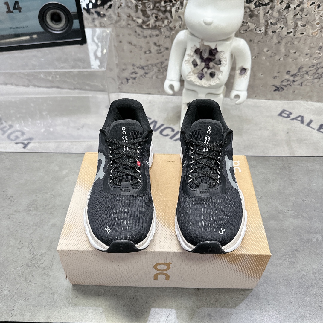 NO:615773,On Cloudmonster 2 spring and summer new monster shoes men's lightweight cushioning running shoes 36-47, casual shoes/sports shoes, sneakers19860909On昂跑 Cloudmonster 2 春夏新品怪兽鞋男款轻量缓震跑鞋 36-47,休闲鞋/运动鞋,sneakers,Women's Shoes