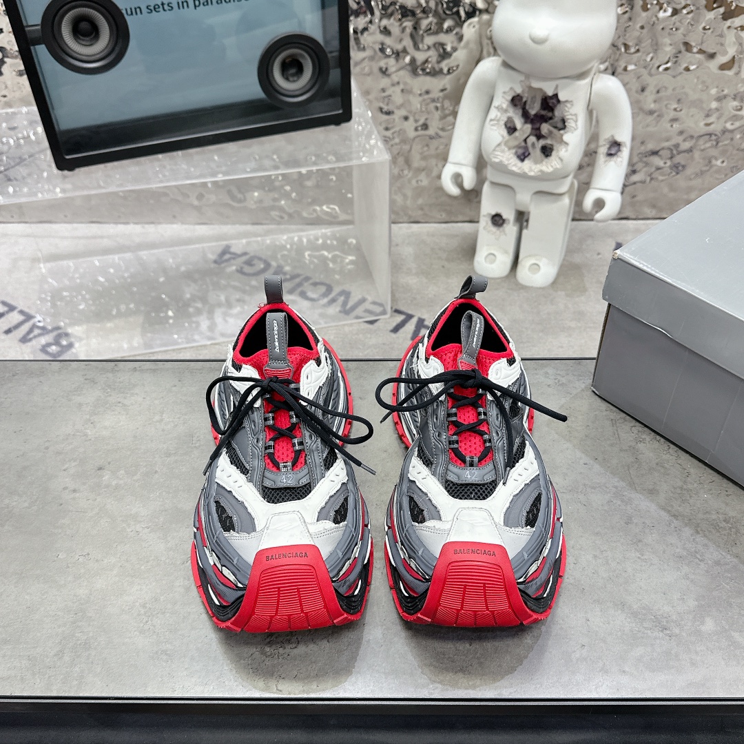 NO:240151,New model is on the shelves Correct version Balenciaga Platform Reduced series 16XL thick-soled dad shoes Balenciaga Platform Reduced series 16XL sneakers, exaggerated thick soles and rich layers of lines, instantly become the focus of the street, walking with a wind, easily creating an eye-catching trendy atmosphere Fabric: Original custom imported technology fabric Inner: Original custom breathable net Outsole: Original open mold rubber various materials Sole thickness: 9CM Size 35-45, dad shoes, balenciaga, balenciaga, tom ford, sneakers19860909新款上架 正确版本 Balenciaga巴黎世家Platform Reduced系列 16XL 厚底老爹鞋 巴黎世家Platform Reduced系列 16XL运动鞋,夸张的厚底和层次感丰富的线条,瞬间成为街头焦点,走路都带风,轻松营造出吸睛的潮流氛围 面料: 原版定制进口科技面料 内里: 原版定制透气网里 大底: 原版开模橡胶多种材质 底厚: 9CM 码数35-45,老爹鞋,balenciaga,balenciaga,tom ford,sneakers,Women's Shoes